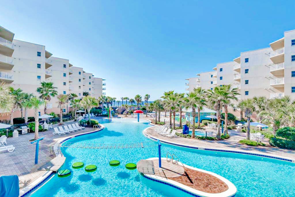 Welcoming, beachy condo on Okaloosa Island - pool, hot tubs, private W/D & AC