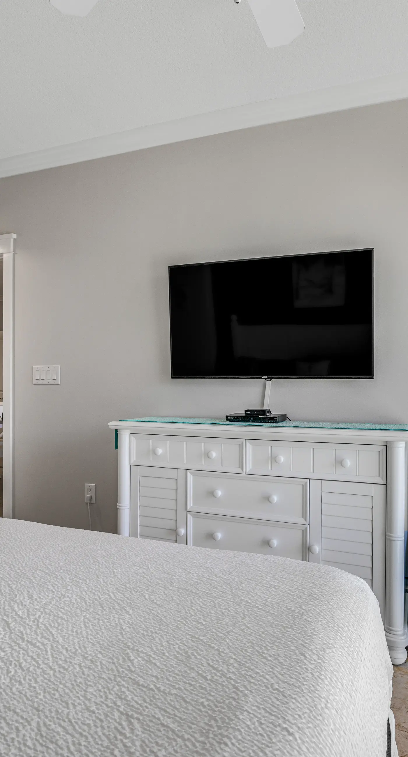 Elegant oceanfront condo with Gulf views, central AC, and shared pool & hot tub