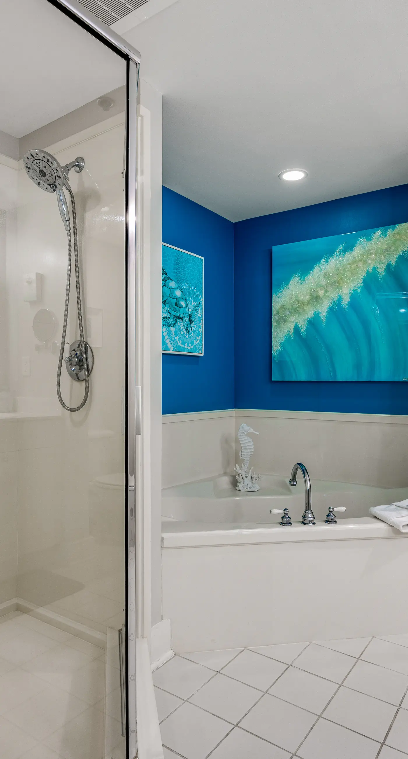 Elegant oceanfront condo with Gulf views, central AC, and shared pool & hot tub