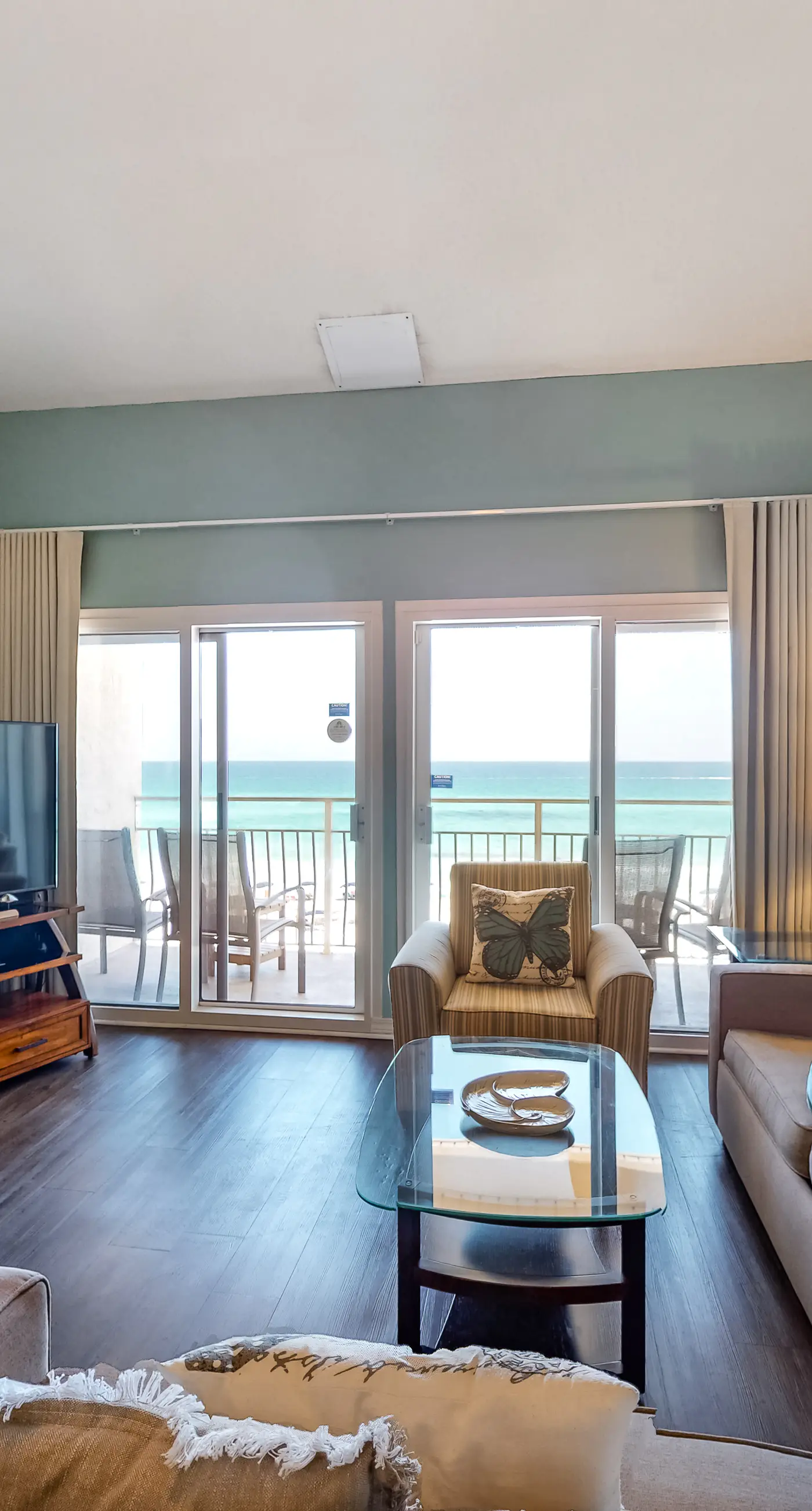 Wonderful Gulf-front condo with pool & beach boardwalk in the heart of Destin