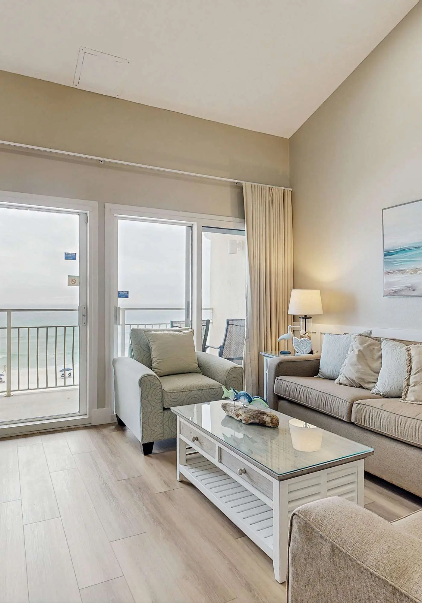 Wonderful Gulf-front condo with pool & beach boardwalk in the heart of Destin