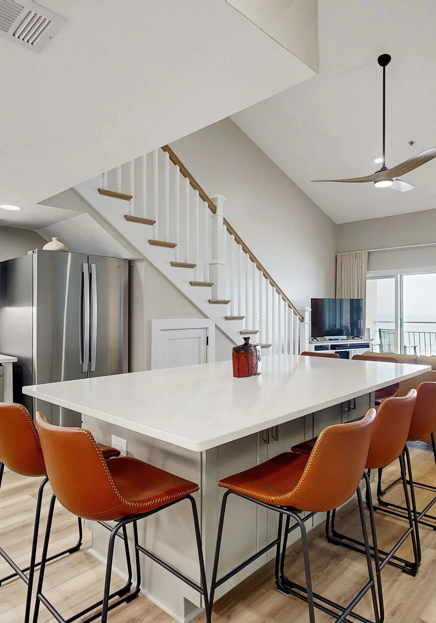 Wonderful Gulf-front condo with pool & beach boardwalk in the heart of Destin