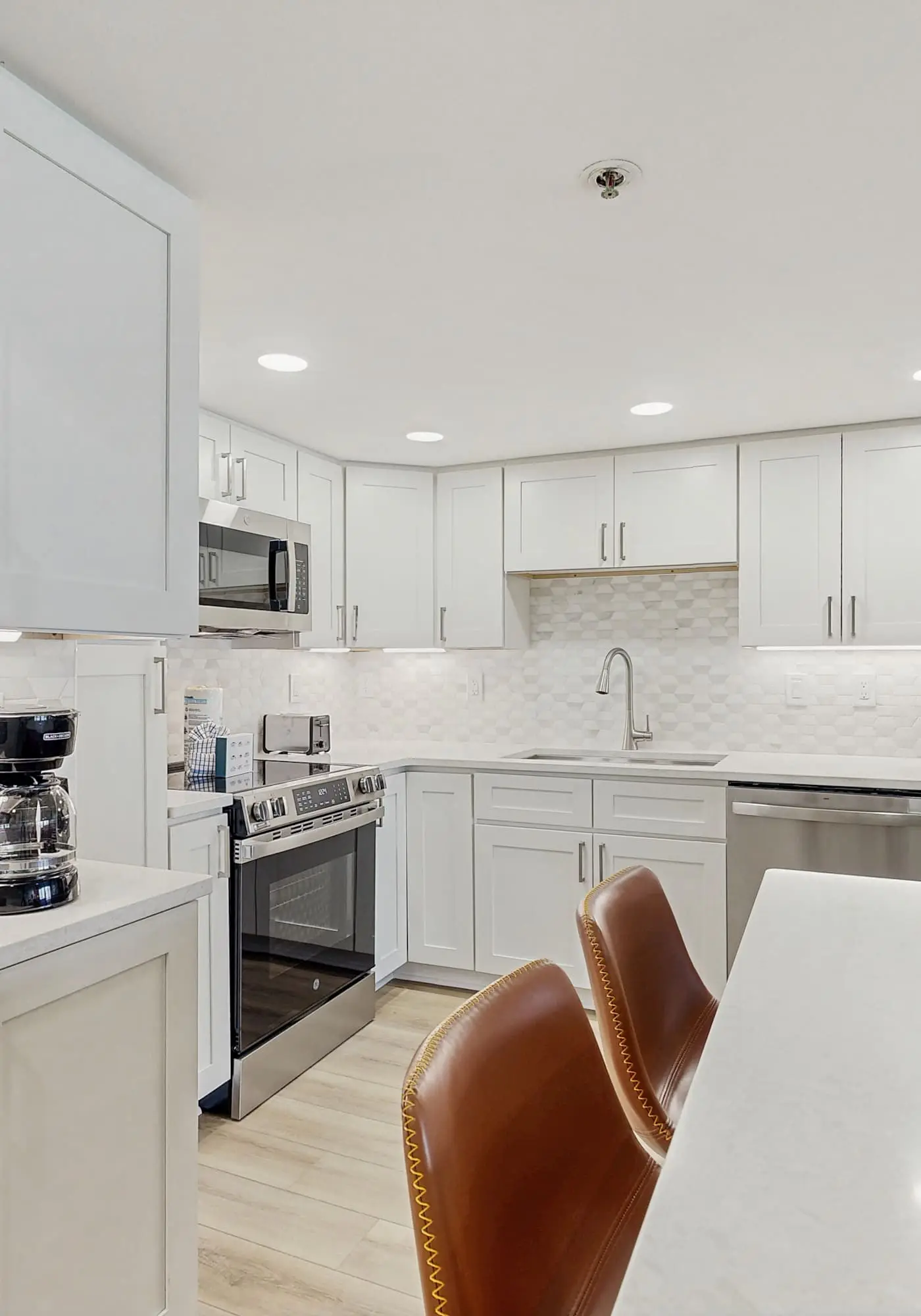 Wonderful Gulf-front condo with pool & beach boardwalk in the heart of Destin