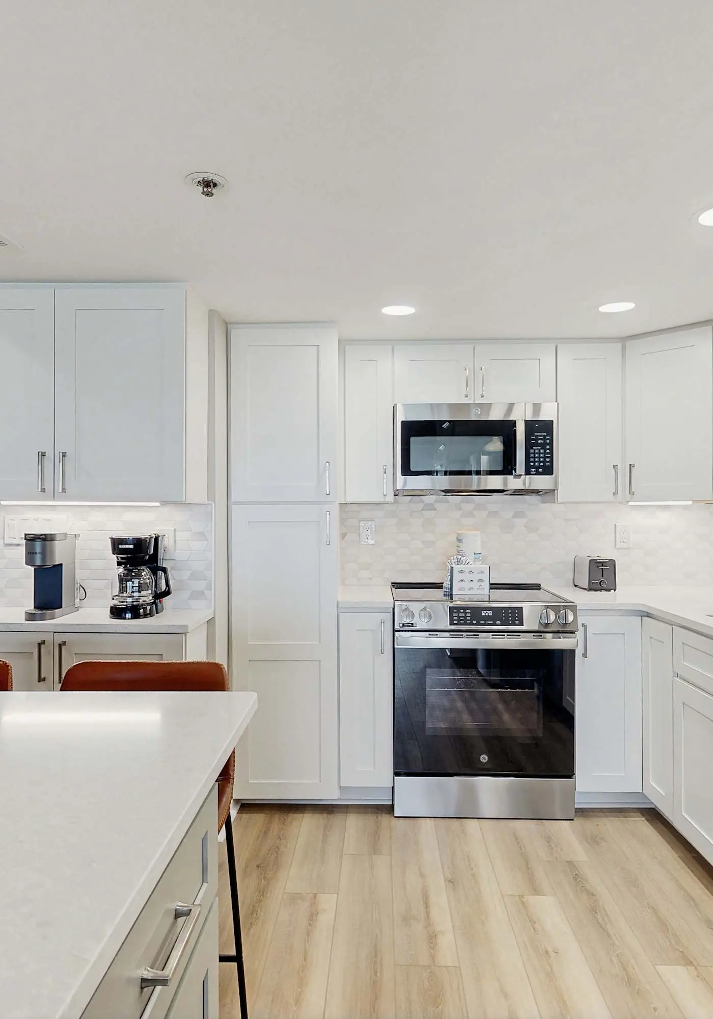 Wonderful Gulf-front condo with pool & beach boardwalk in the heart of Destin