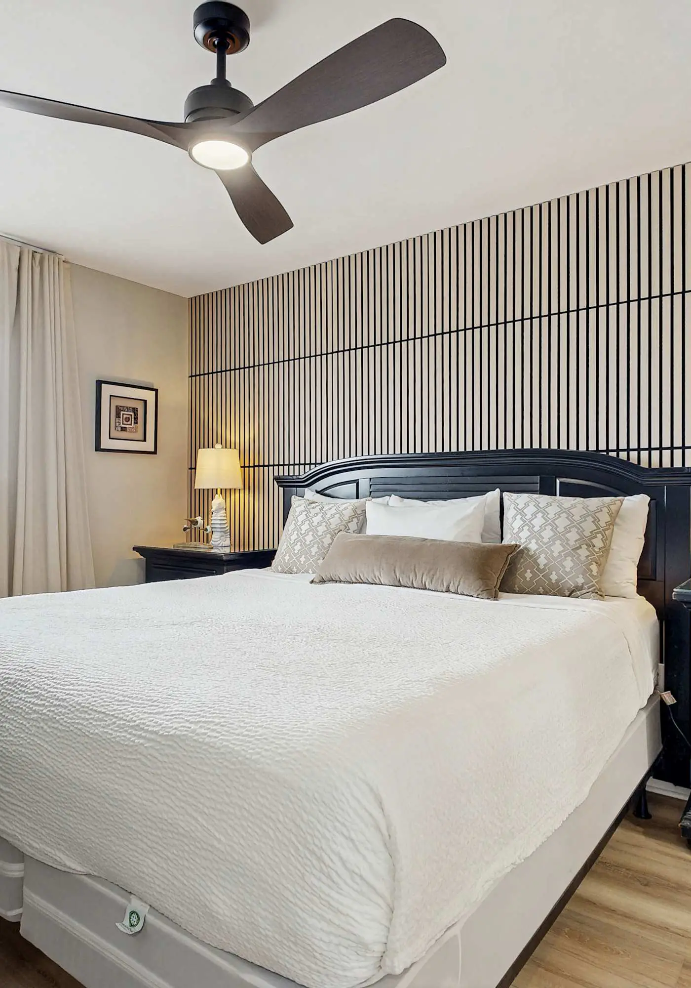 Wonderful Gulf-front condo with pool & beach boardwalk in the heart of Destin