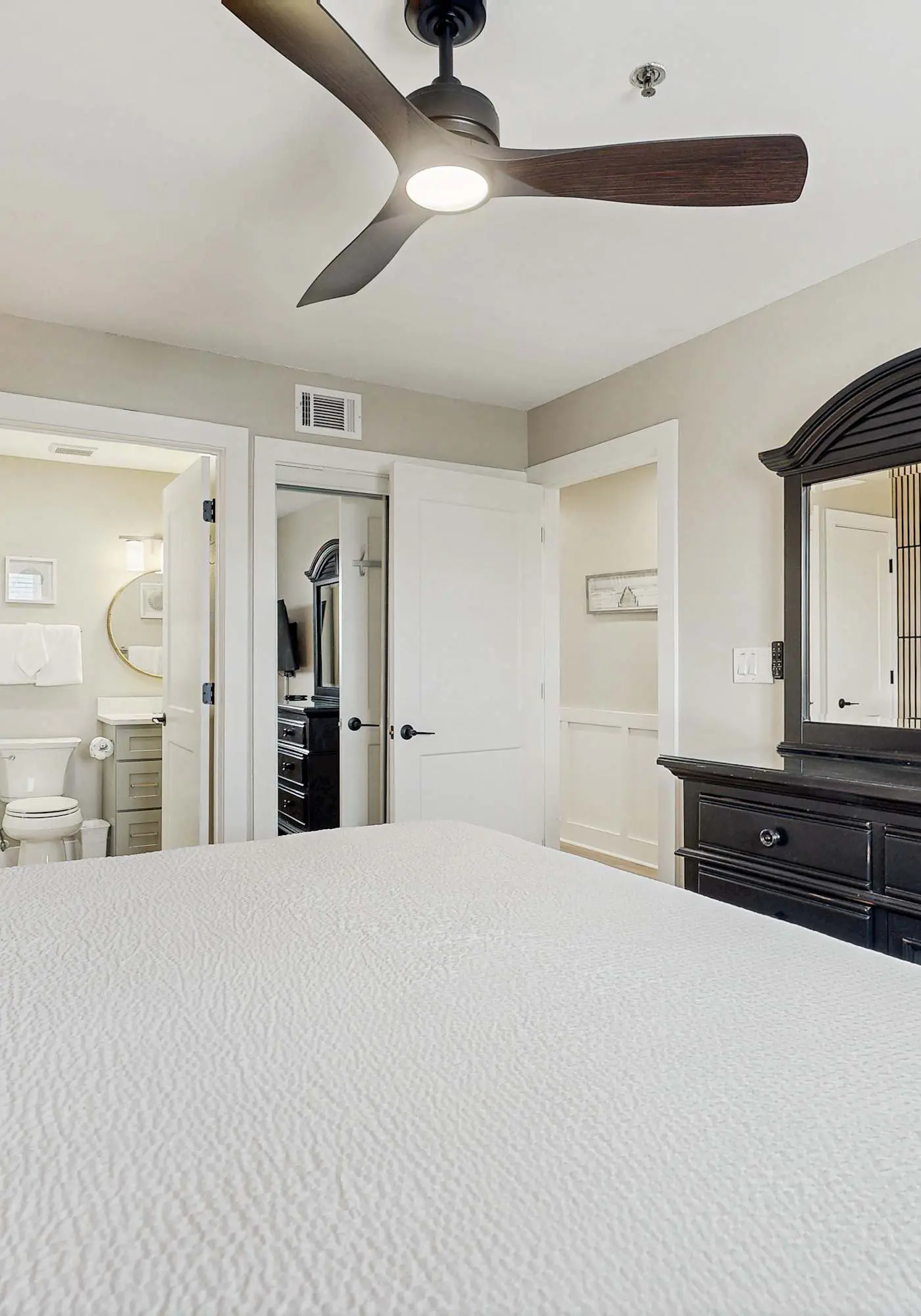 Wonderful Gulf-front condo with pool & beach boardwalk in the heart of Destin