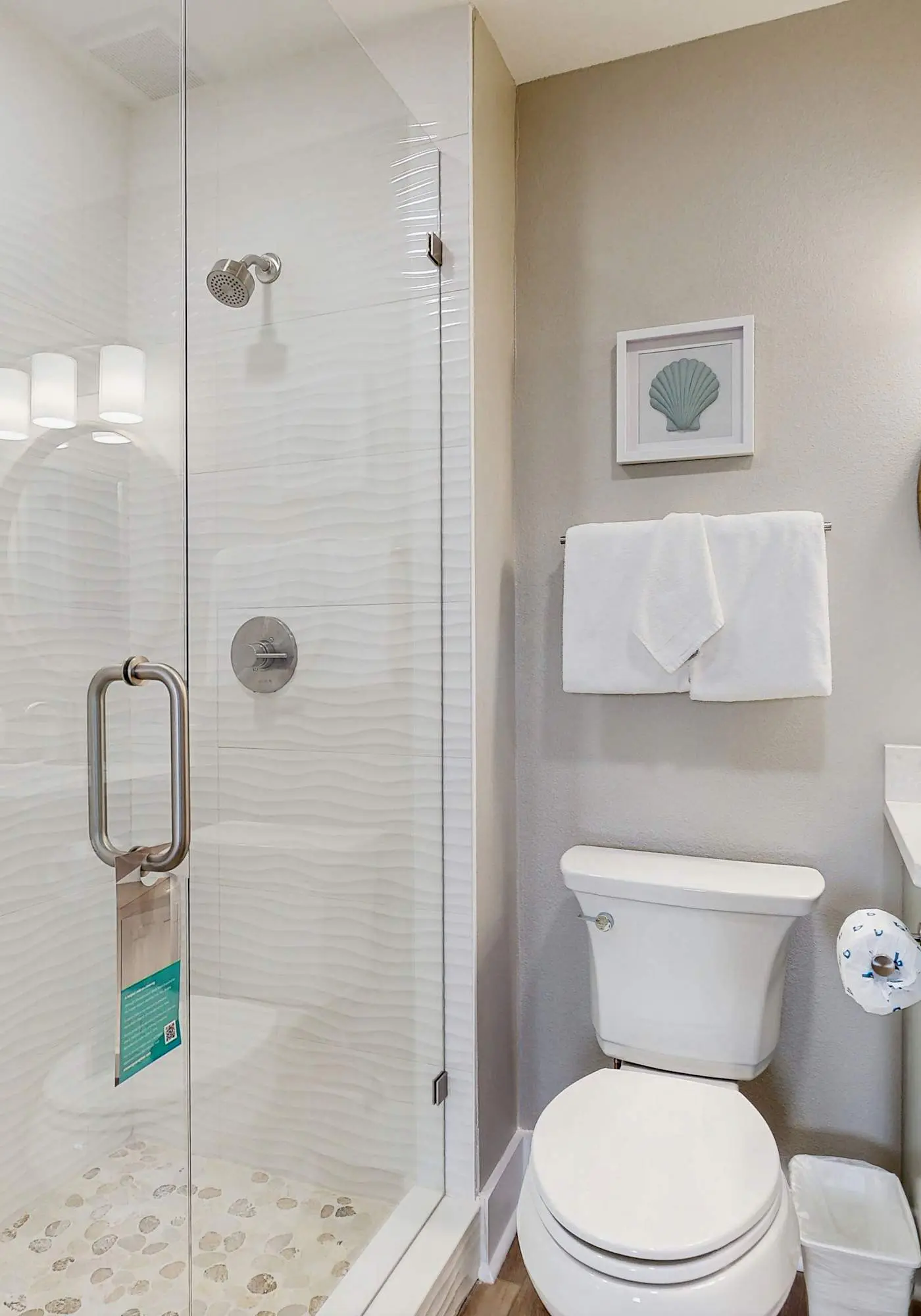 Wonderful Gulf-front condo with pool & beach boardwalk in the heart of Destin