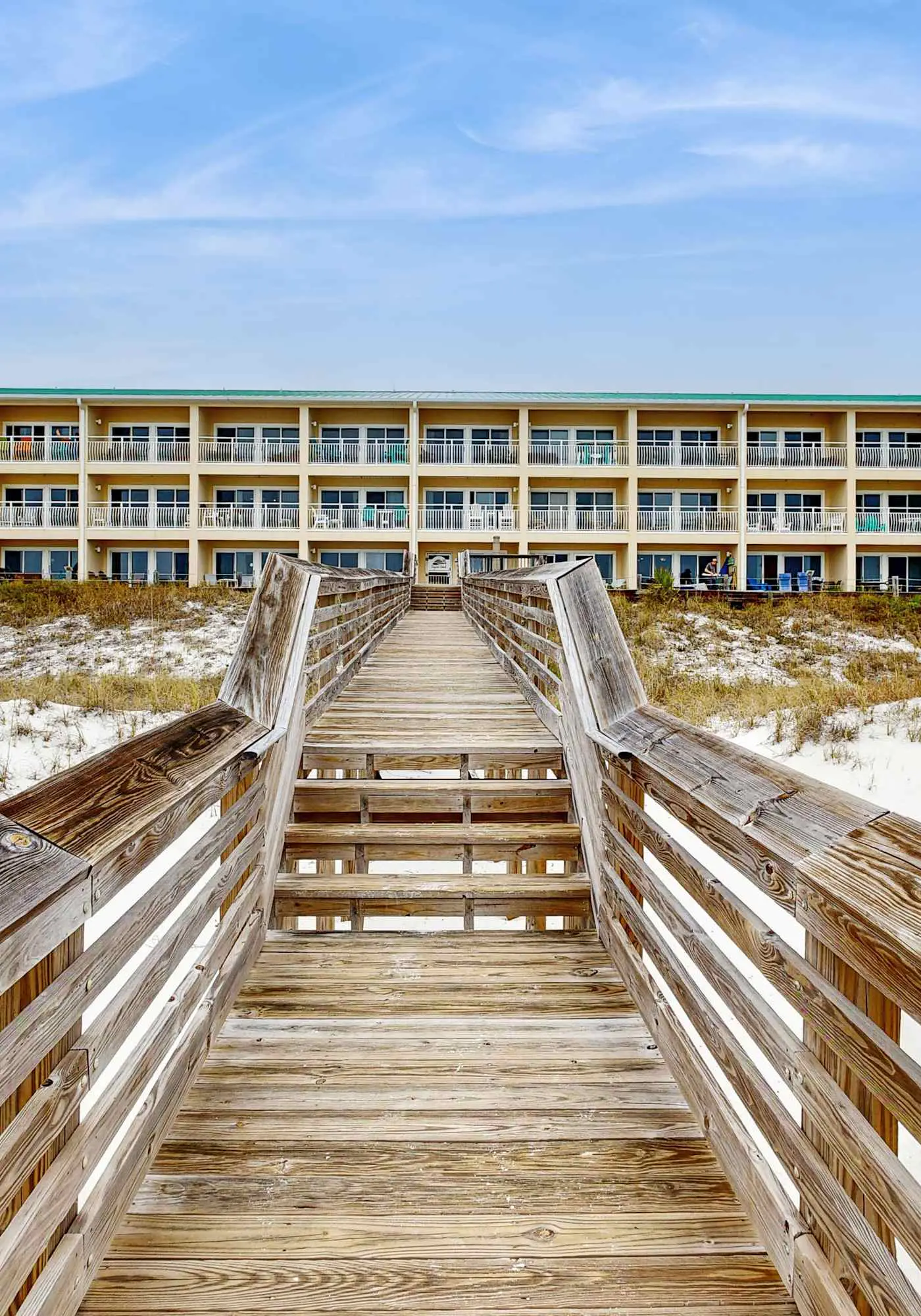 Wonderful Gulf-front condo with pool & beach boardwalk in the heart of Destin