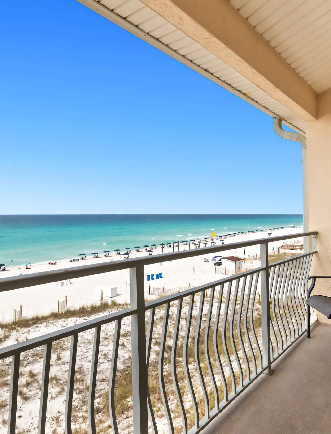 Wonderful Gulf-front condo with pool & beach boardwalk in the heart of Destin