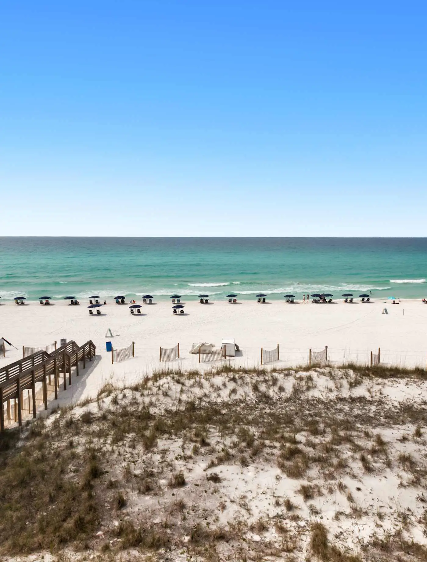Wonderful Gulf-front condo with pool & beach boardwalk in the heart of Destin