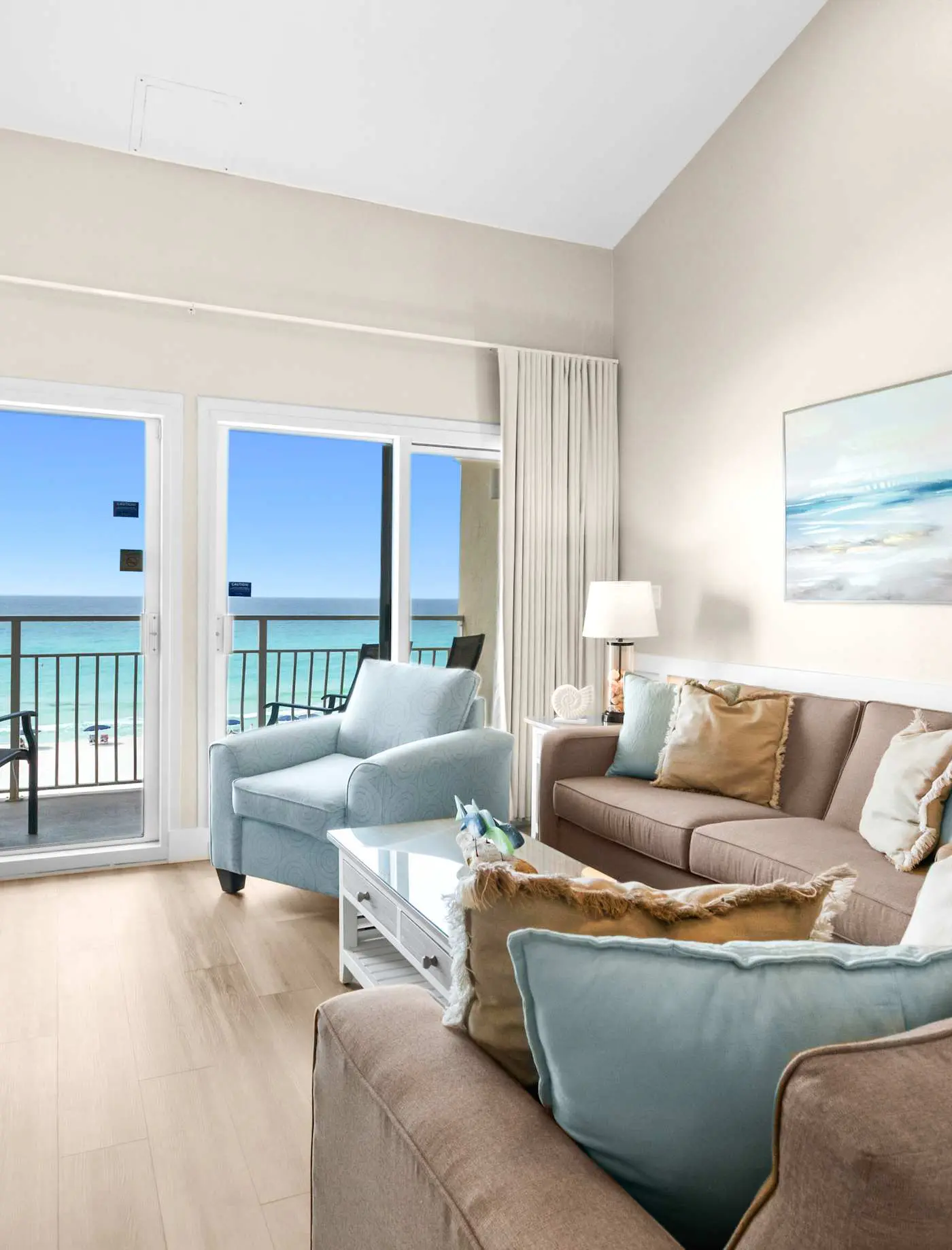 Wonderful Gulf-front condo with pool & beach boardwalk in the heart of Destin
