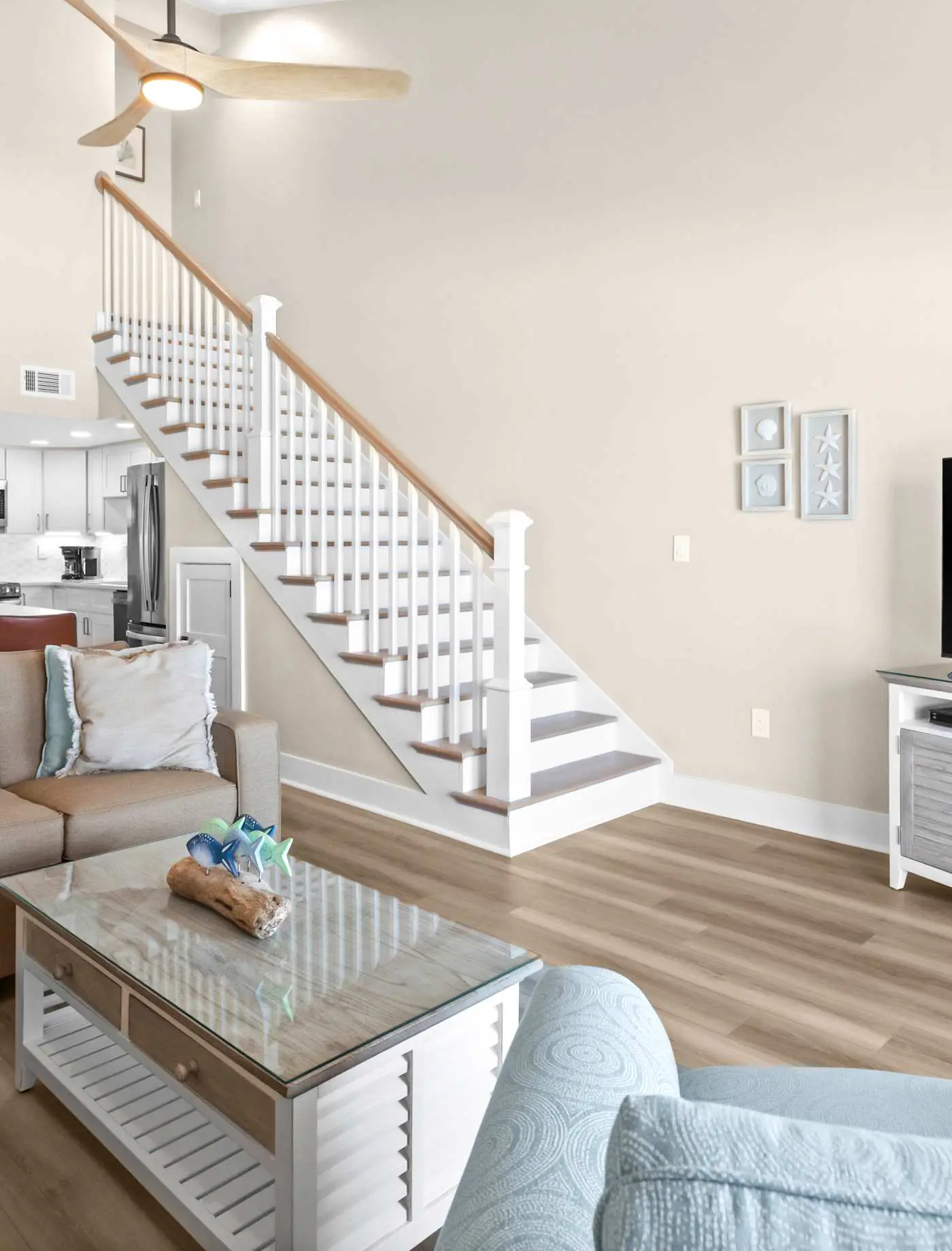 Wonderful Gulf-front condo with pool & beach boardwalk in the heart of Destin