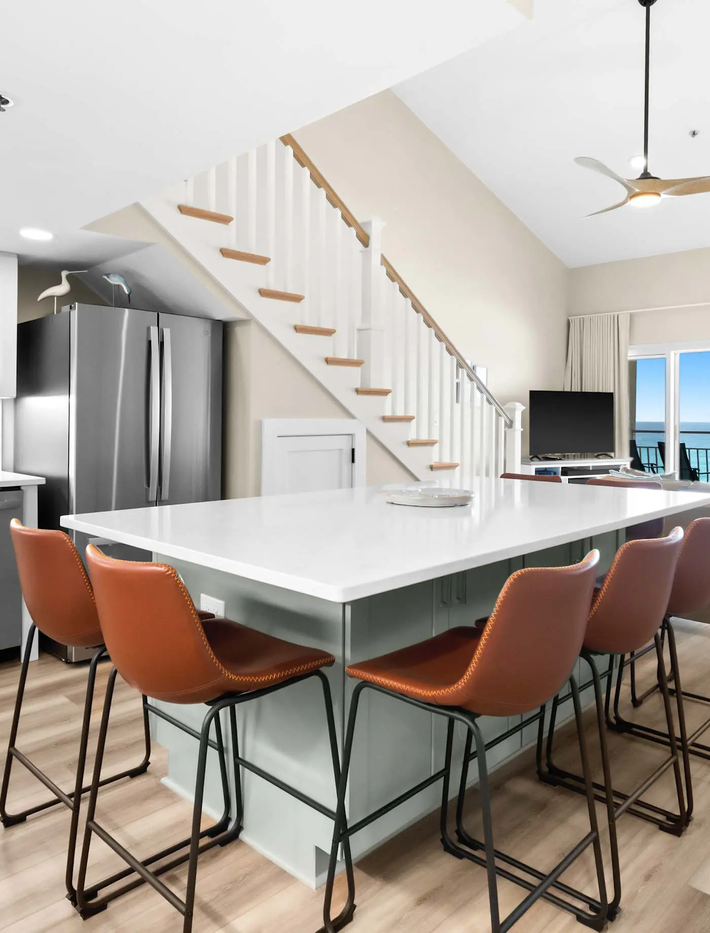 Wonderful Gulf-front condo with pool & beach boardwalk in the heart of Destin