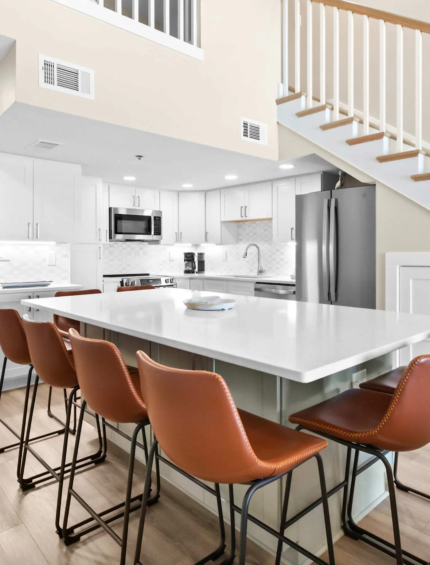 Wonderful Gulf-front condo with pool & beach boardwalk in the heart of Destin