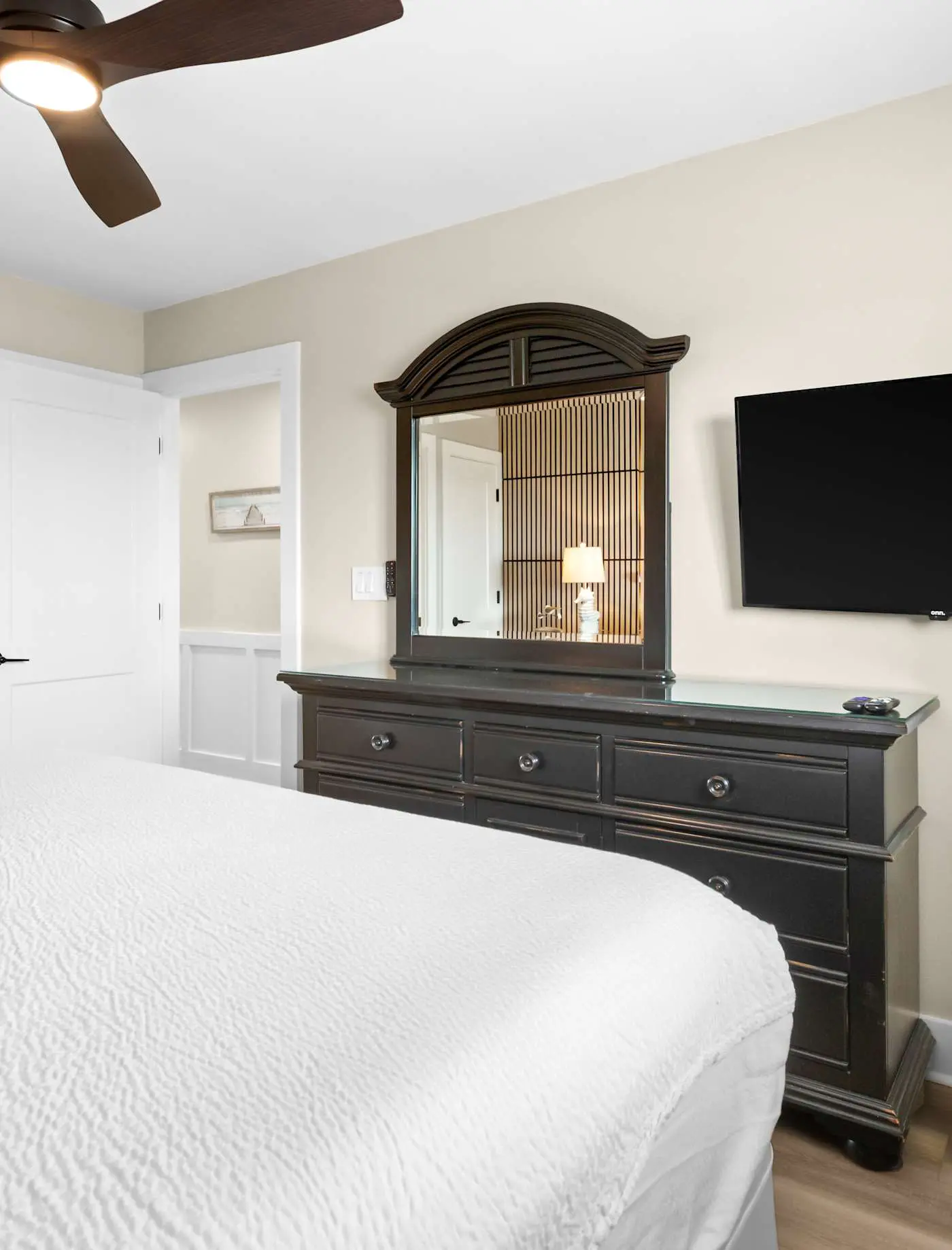 Wonderful Gulf-front condo with pool & beach boardwalk in the heart of Destin