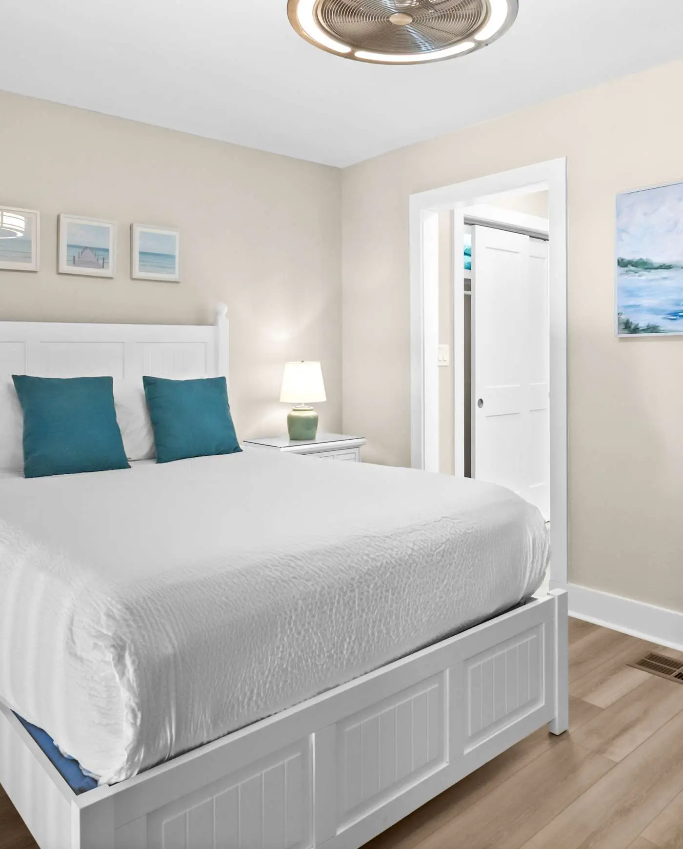 Wonderful Gulf-front condo with pool & beach boardwalk in the heart of Destin