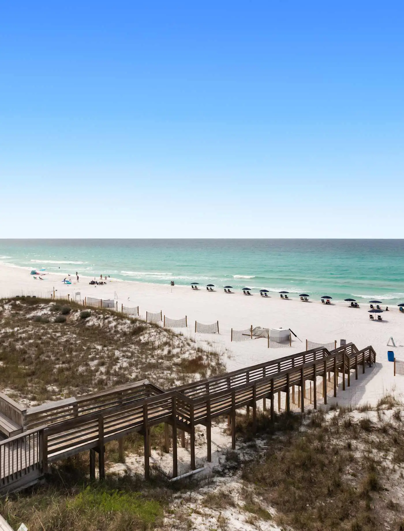 Wonderful Gulf-front condo with pool & beach boardwalk in the heart of Destin