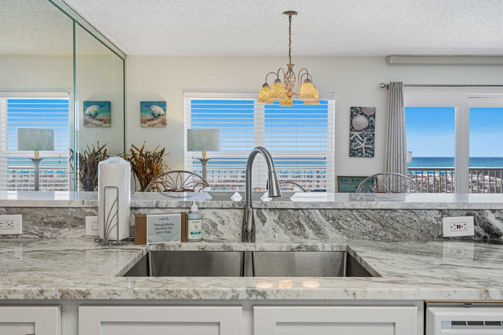Spacious condo in with free WiFi, pool access, central AC, and washer&dryer