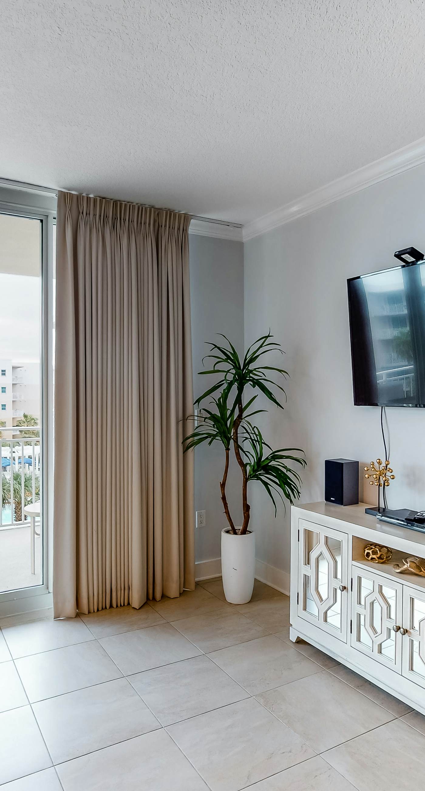 5th Floor Lovely Spacious Condo At Waterscape Waterfall, Lazy River