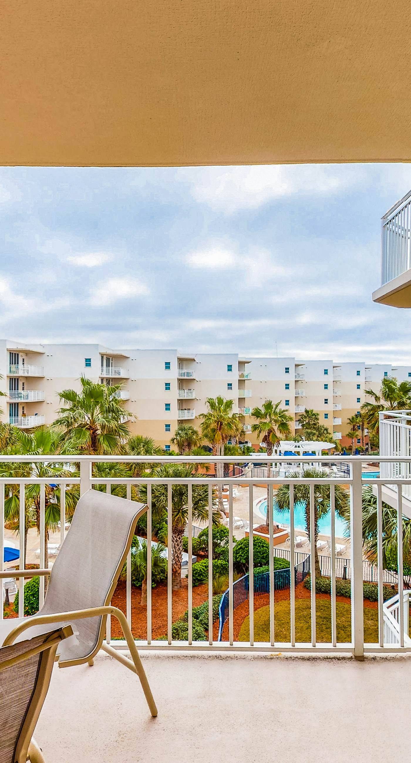 5th Floor Lovely Spacious Condo At Waterscape Waterfall, Lazy River