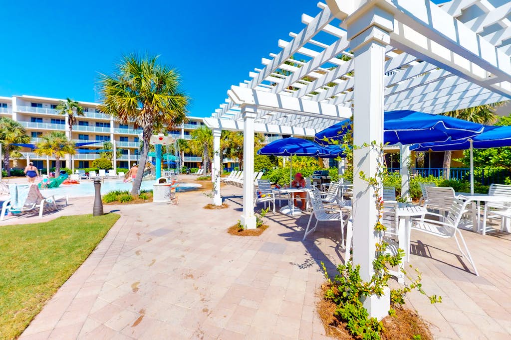 2nd Floor Cozy Condo At Waterscape 490 Feet Of Private Beach