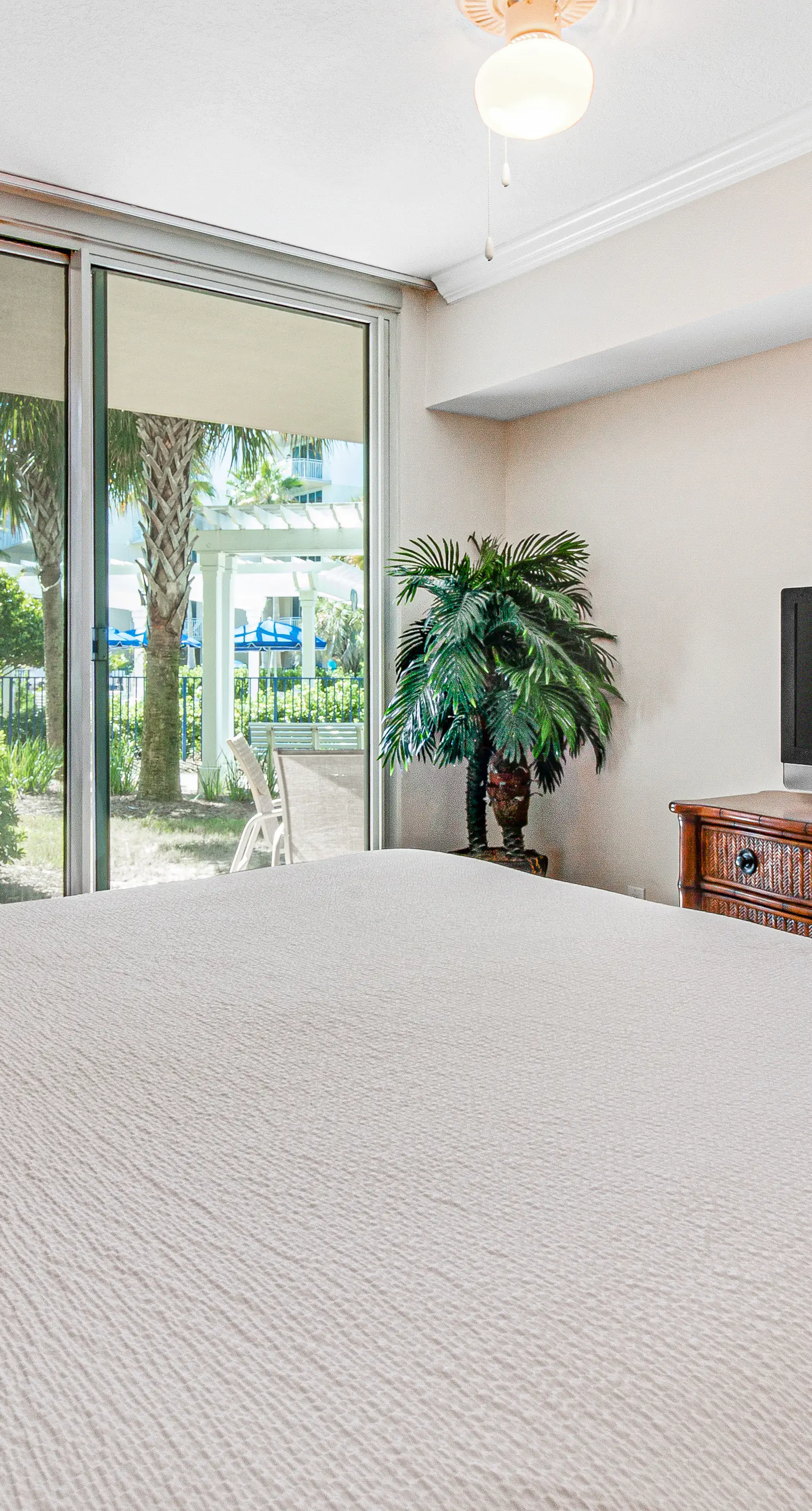 2nd Floor Cozy Condo At Waterscape 490 Feet Of Private Beach