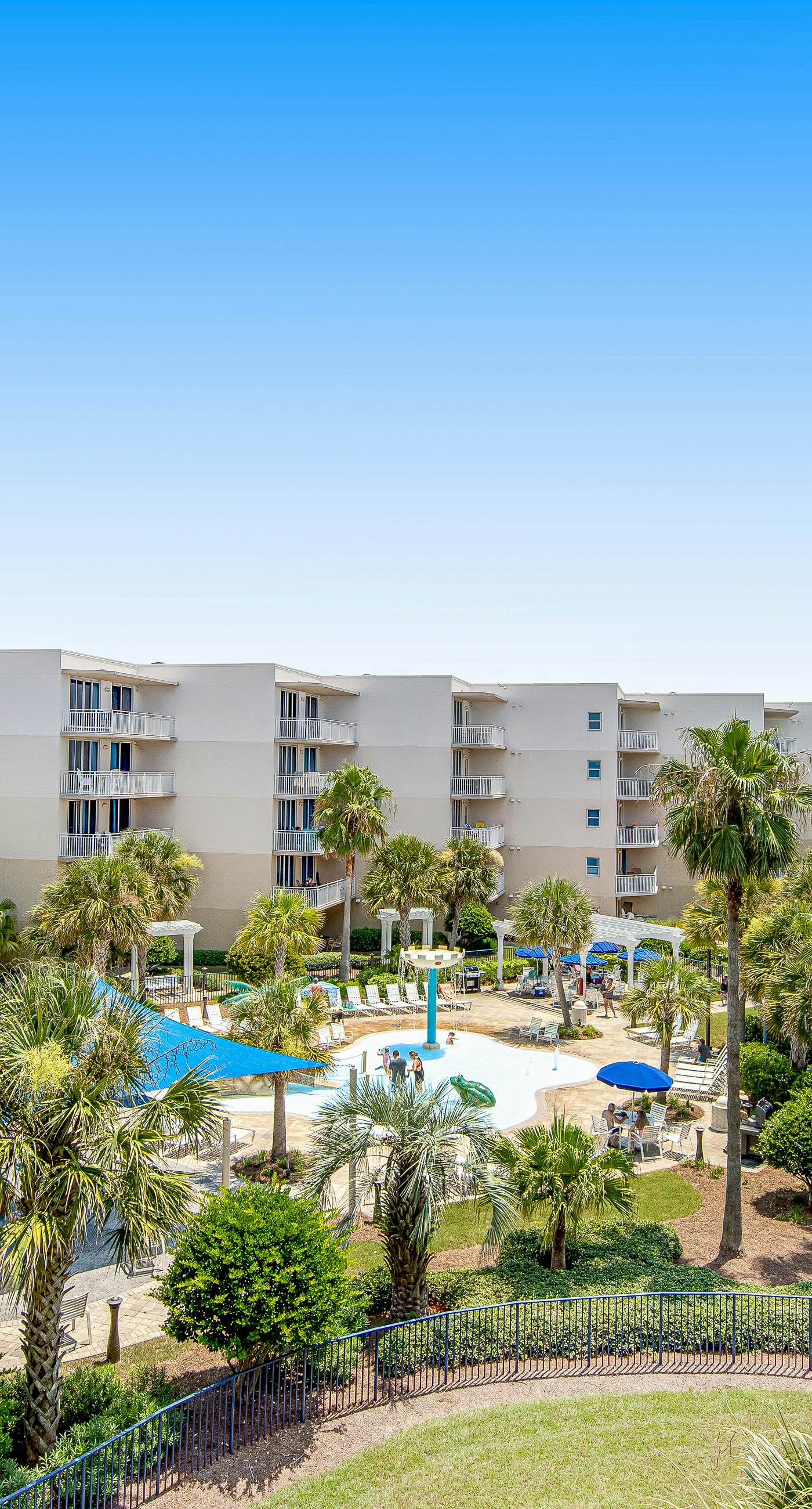 5th Floor Beautifully Decorated Condo At Waterscape Waterfall, Lazy River