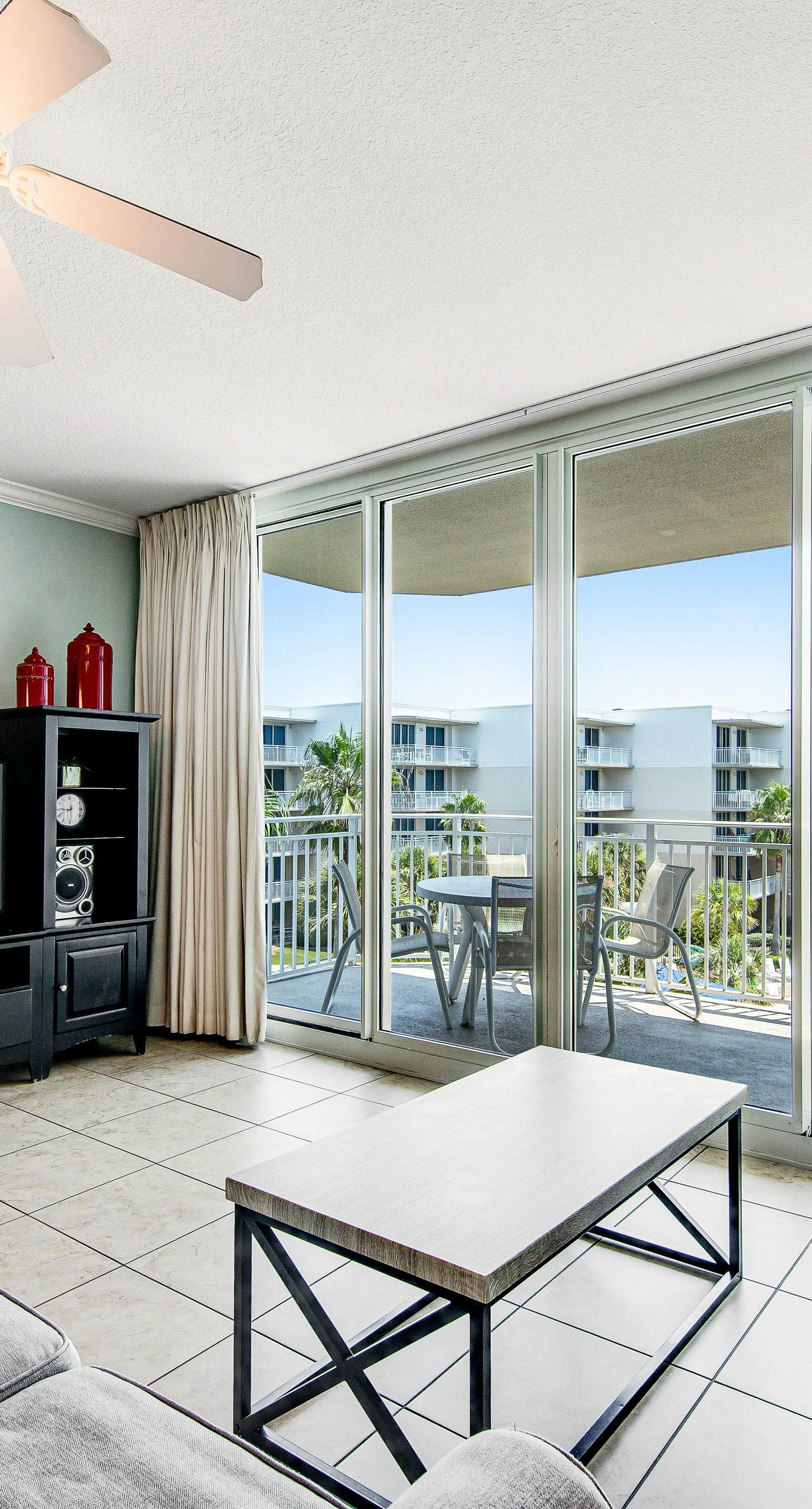 5th Floor Beautifully Decorated Condo At Waterscape Waterfall, Lazy River