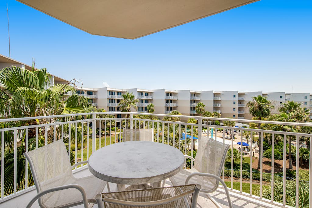 5th Floor Beautifully Decorated Condo At Waterscape Waterfall, Lazy River