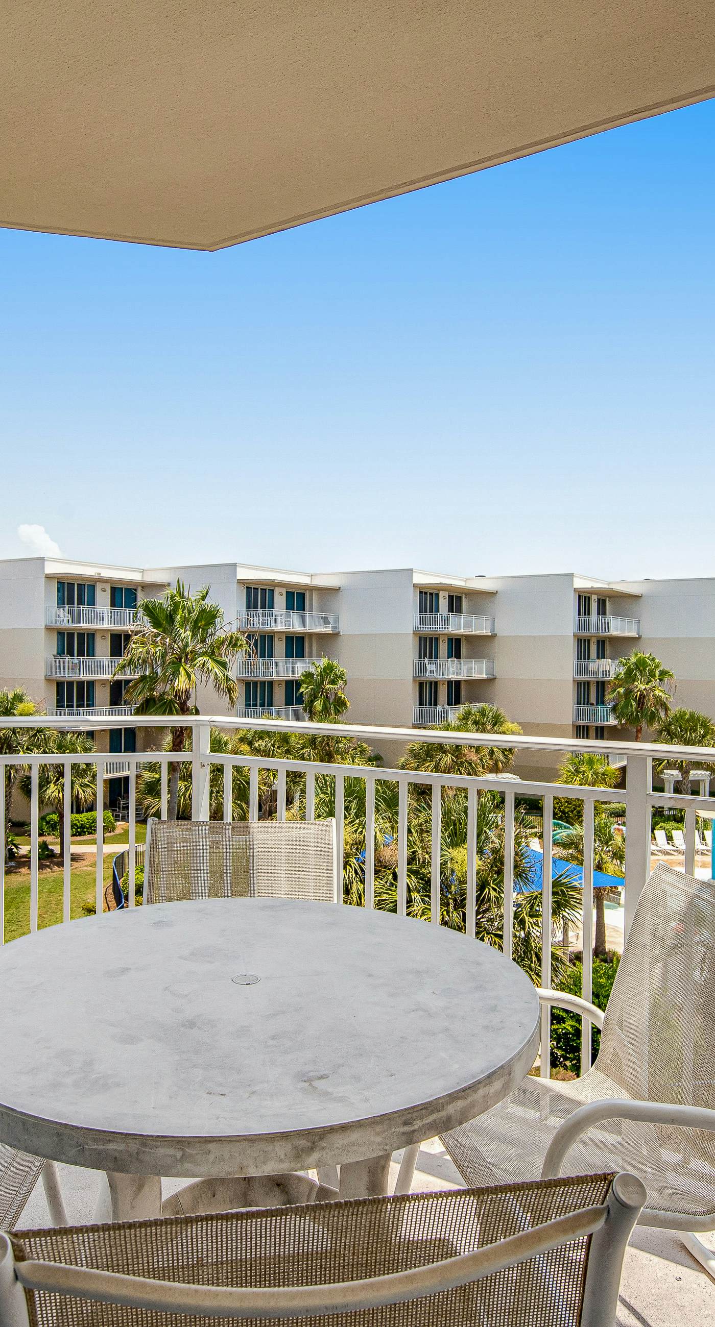 5th Floor Beautifully Decorated Condo At Waterscape Waterfall, Lazy River