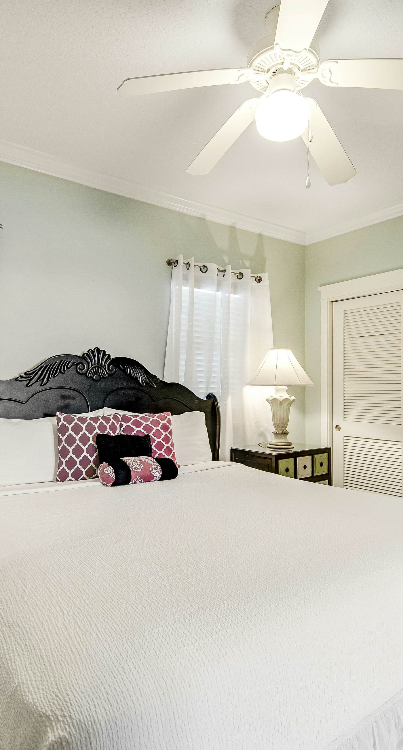 5th Floor Beautifully Decorated Condo At Waterscape Waterfall, Lazy River