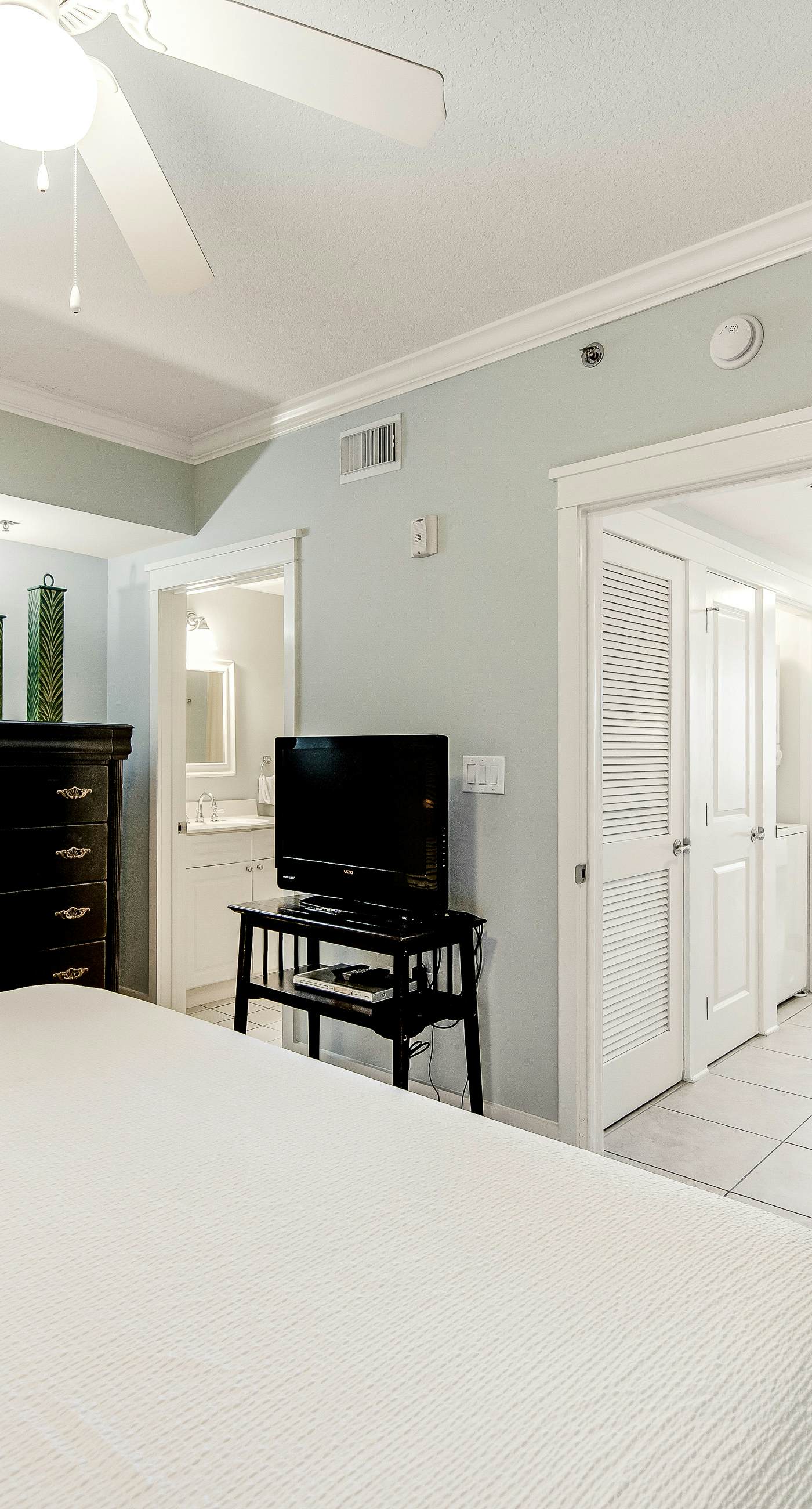 5th Floor Beautifully Decorated Condo At Waterscape Waterfall, Lazy River