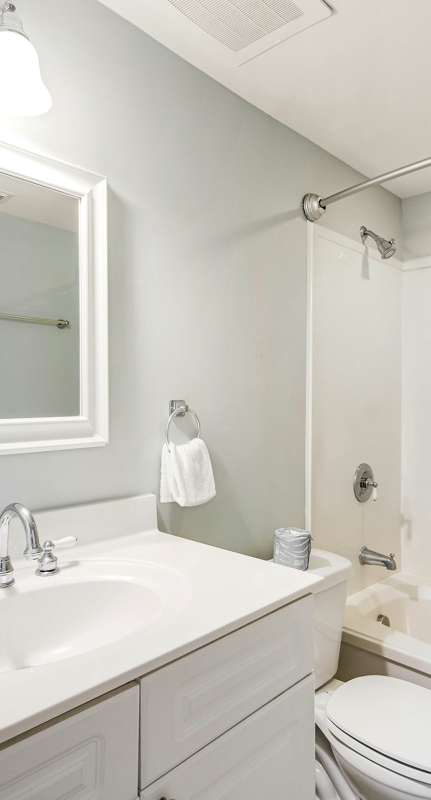 5th Floor Beautifully Decorated Condo At Waterscape Waterfall, Lazy River