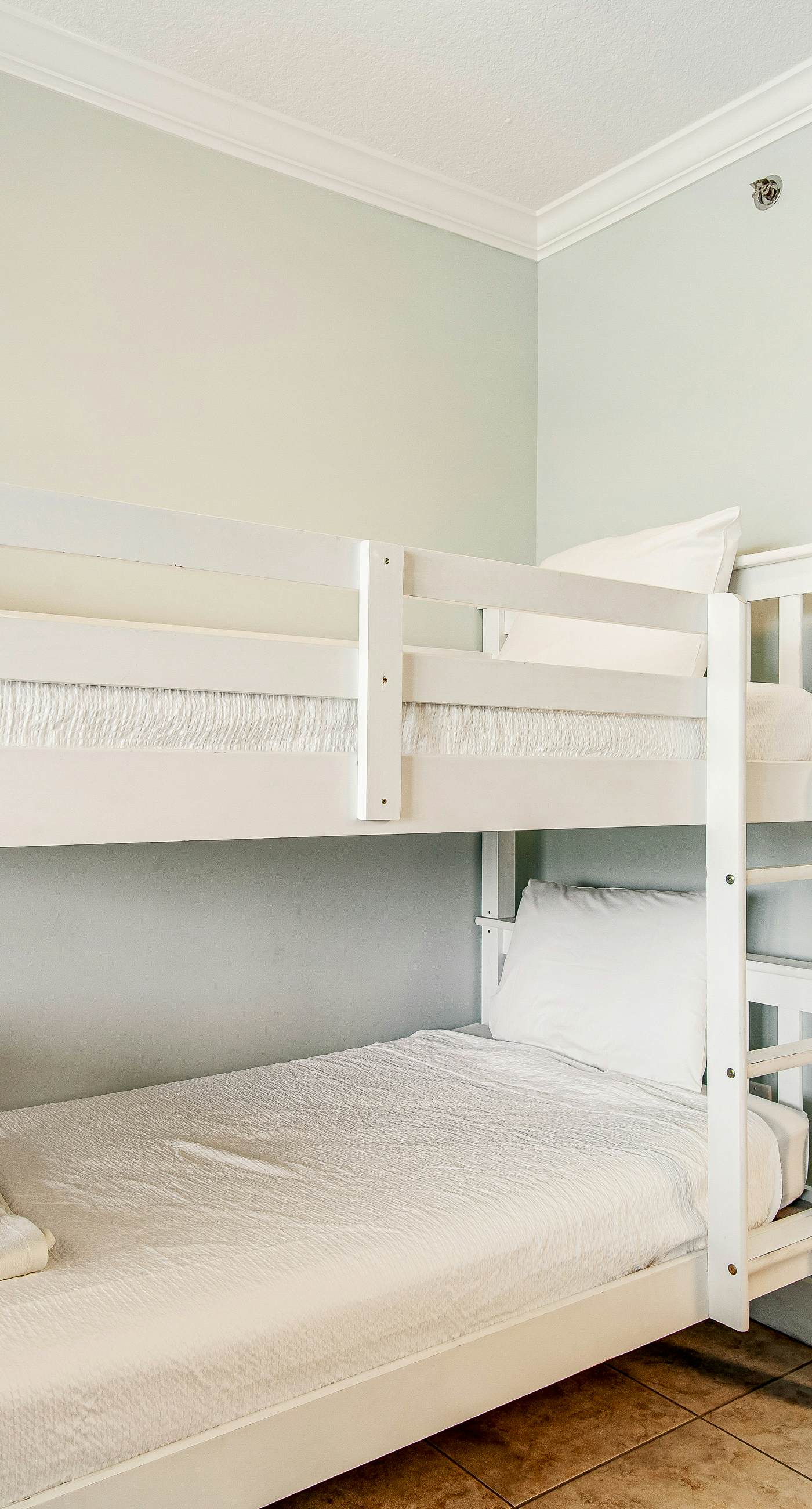 5th Floor Beautifully Decorated Condo At Waterscape Waterfall, Lazy River