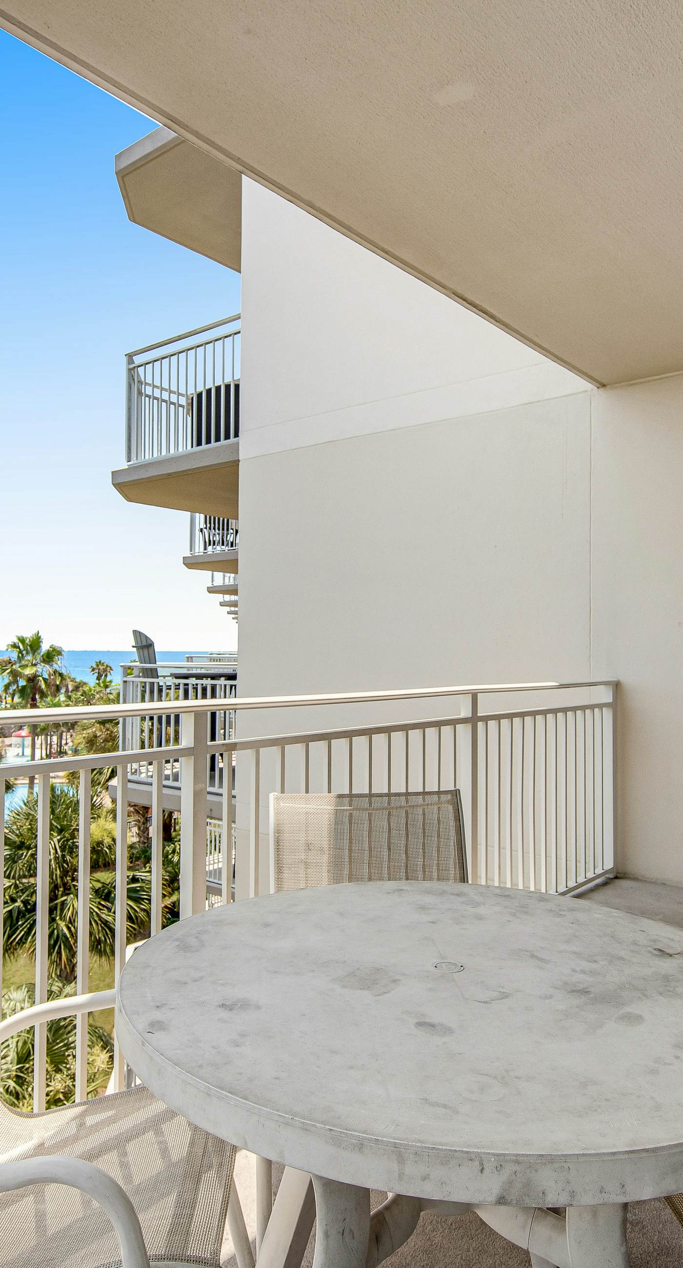 5th Floor Beautifully Decorated Condo At Waterscape Waterfall, Lazy River