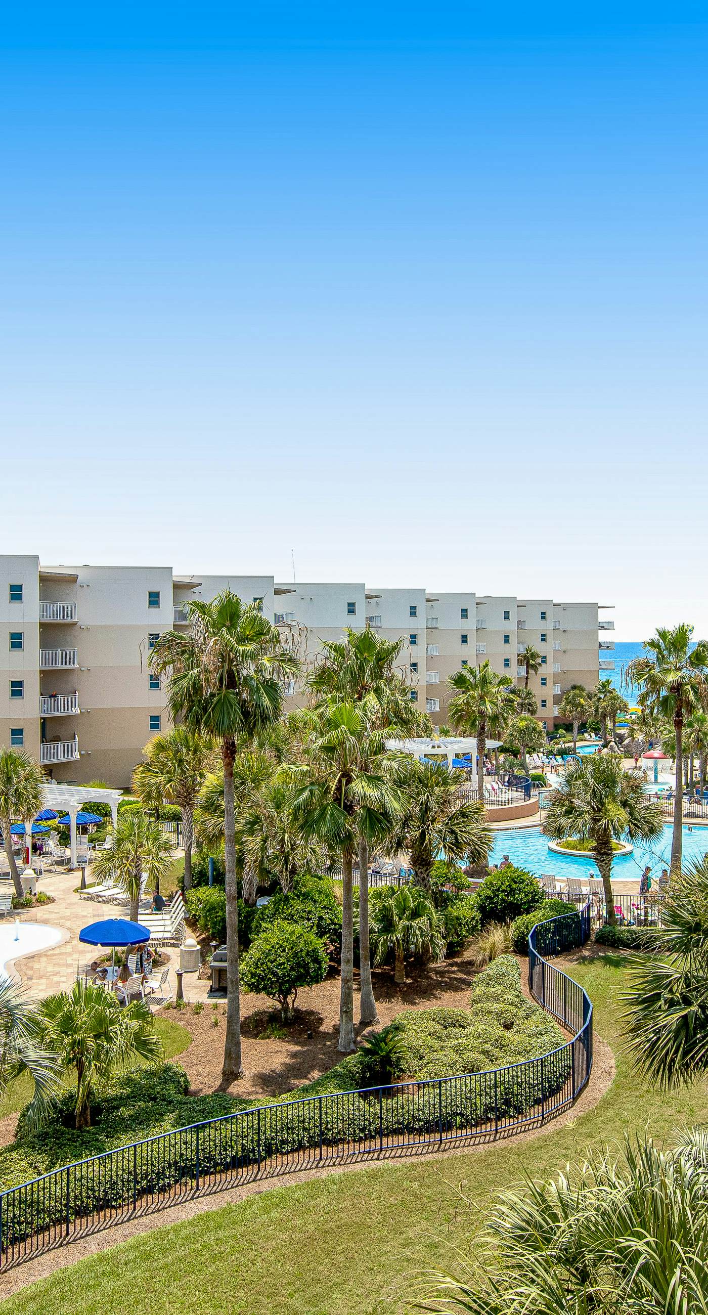 5th Floor Beautifully Decorated Condo At Waterscape Waterfall, Lazy River