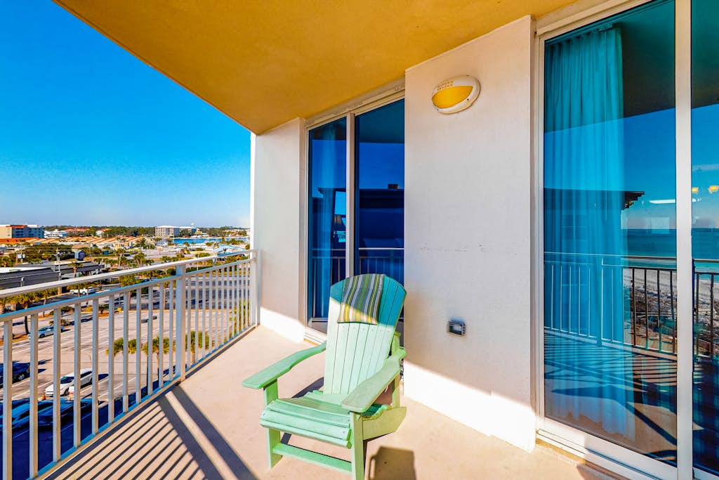 6th Floor Inviting Condo At Waterscape 490 Feet Of Private Beach
