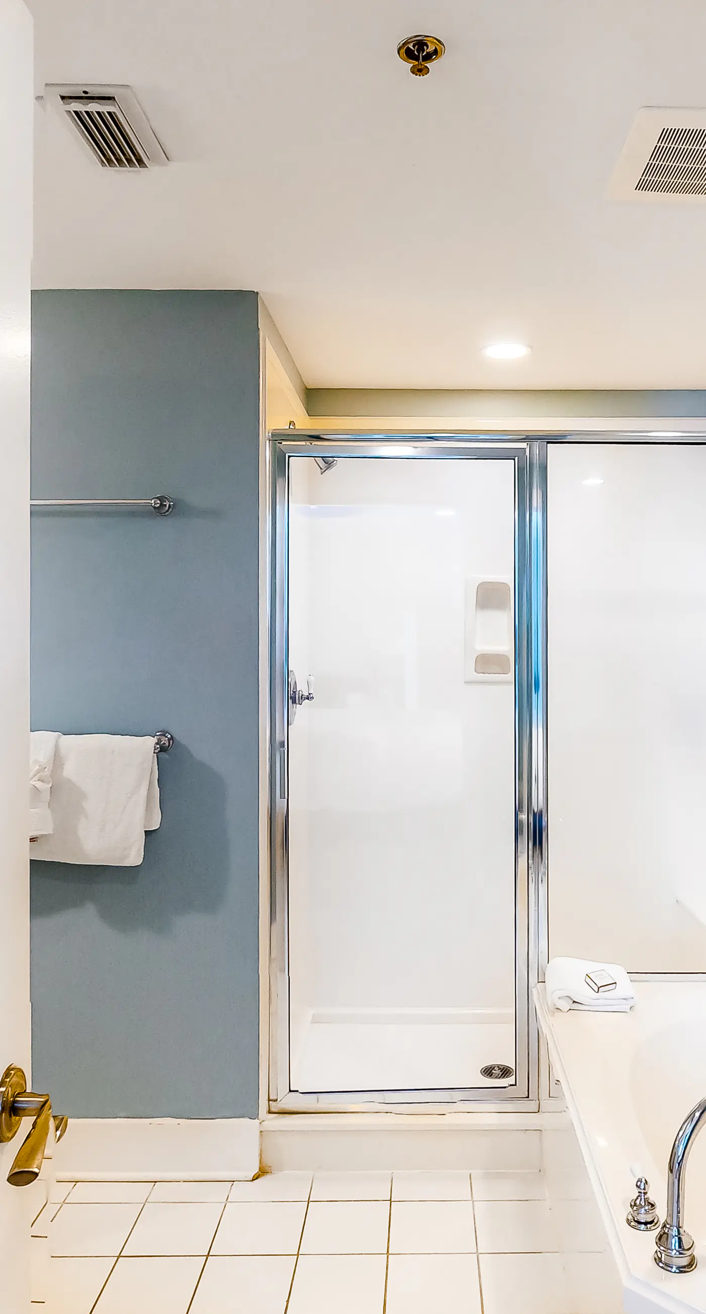 6th Floor Inviting Condo At Waterscape 490 Feet Of Private Beach