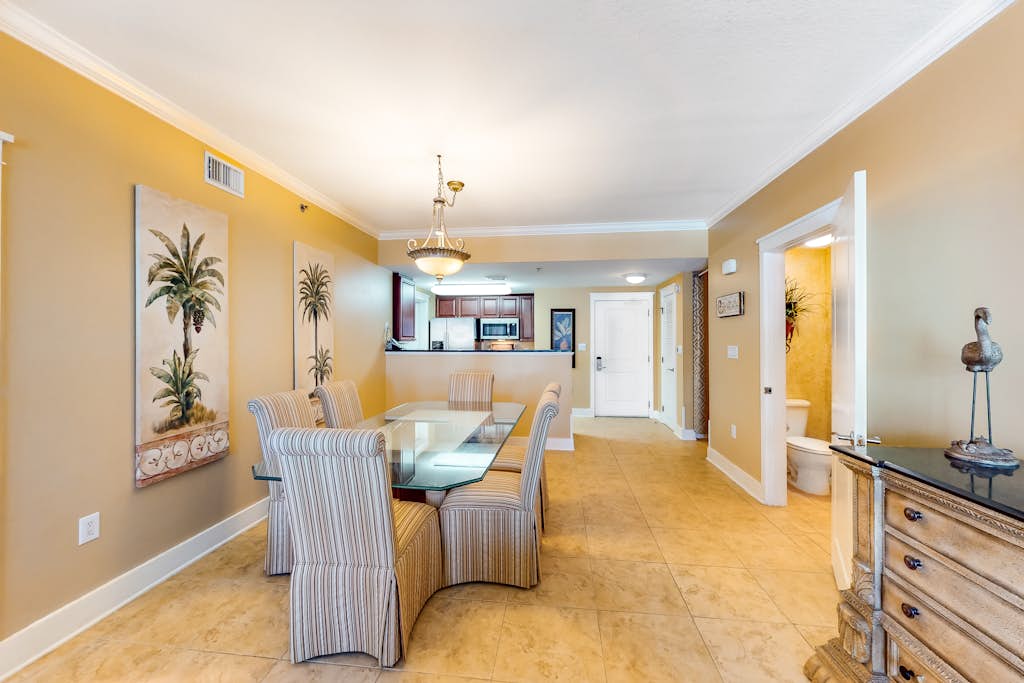 Cute, coastal condo with lazy river, Gulf view, hot tub & gym - near the beach