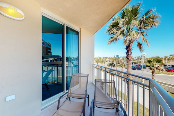 Inviting, Spacious Condo On Okaloosa Island Playground, 2 Hot Tubs