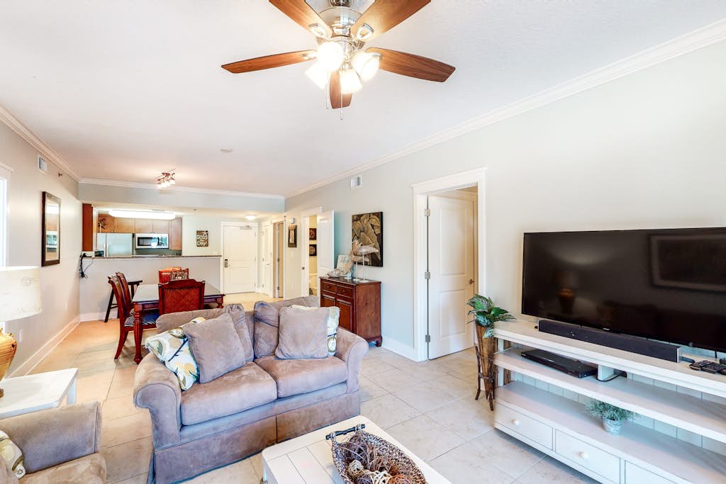 2nd Floor Upscale Condo At Waterscape 490 Feet Of Private Beach