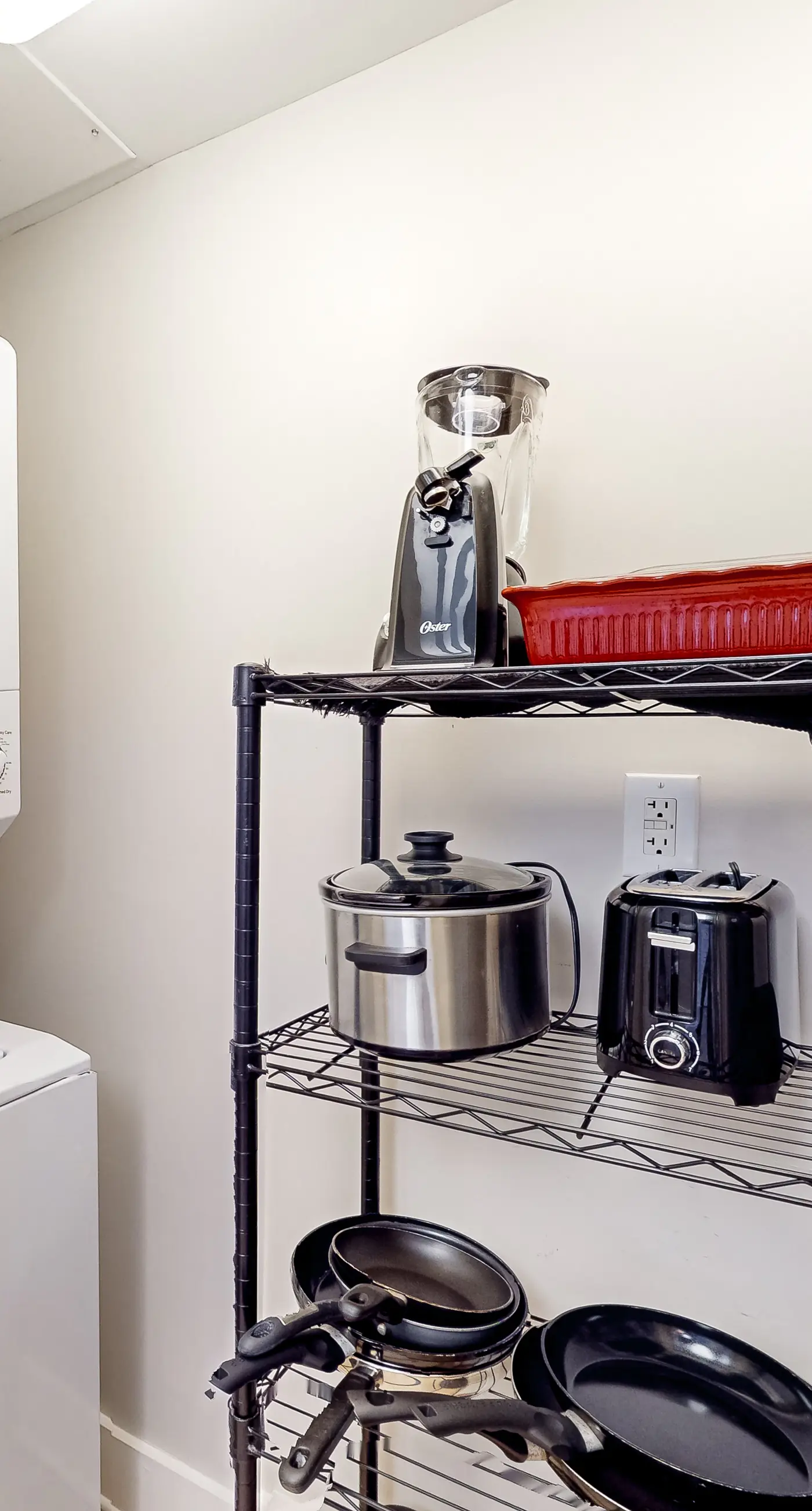 Newly renovated, 1st-floor condo with seasonal beach service & beach views