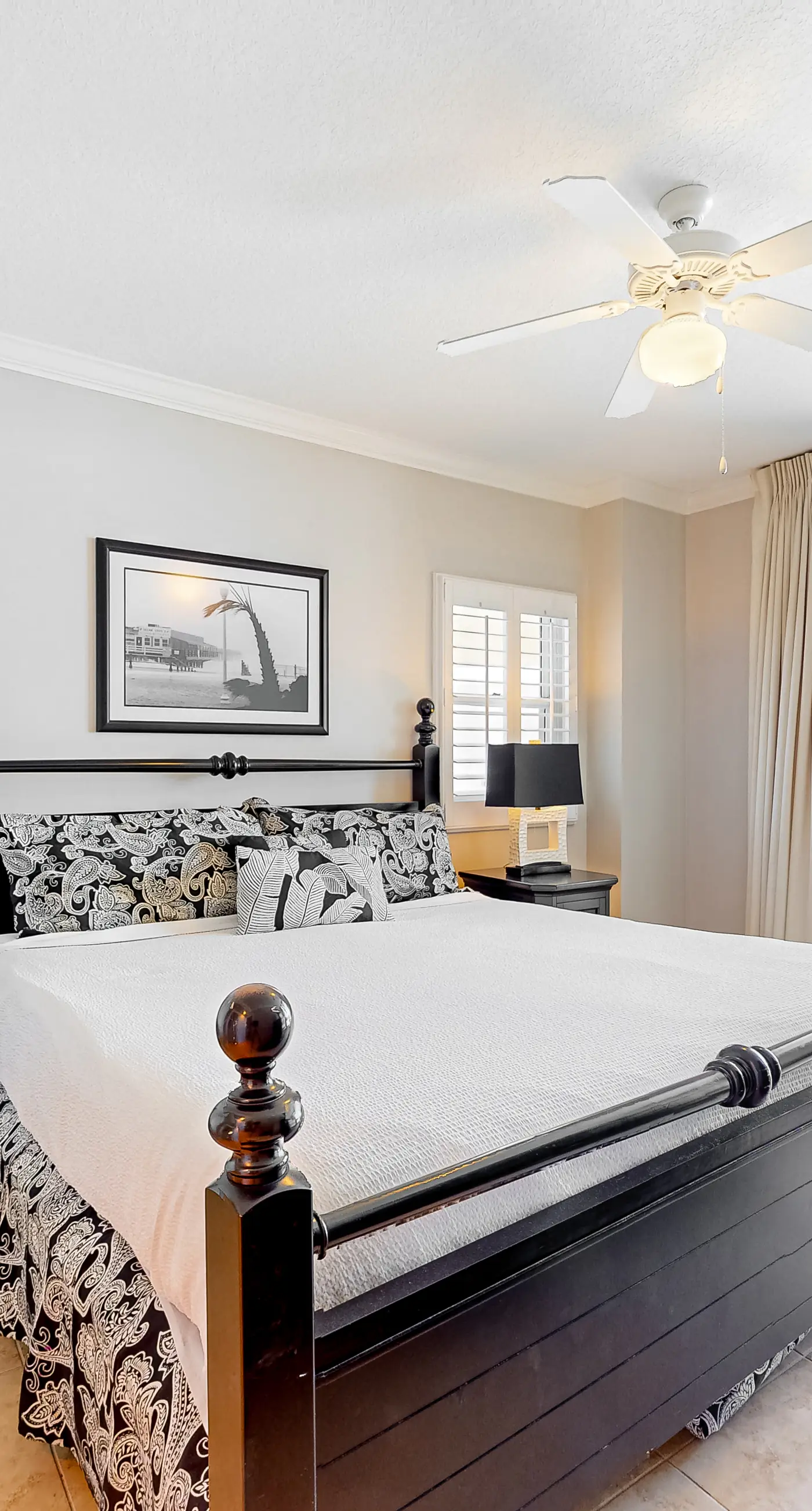 Newly renovated, 1st-floor condo with seasonal beach service & beach views