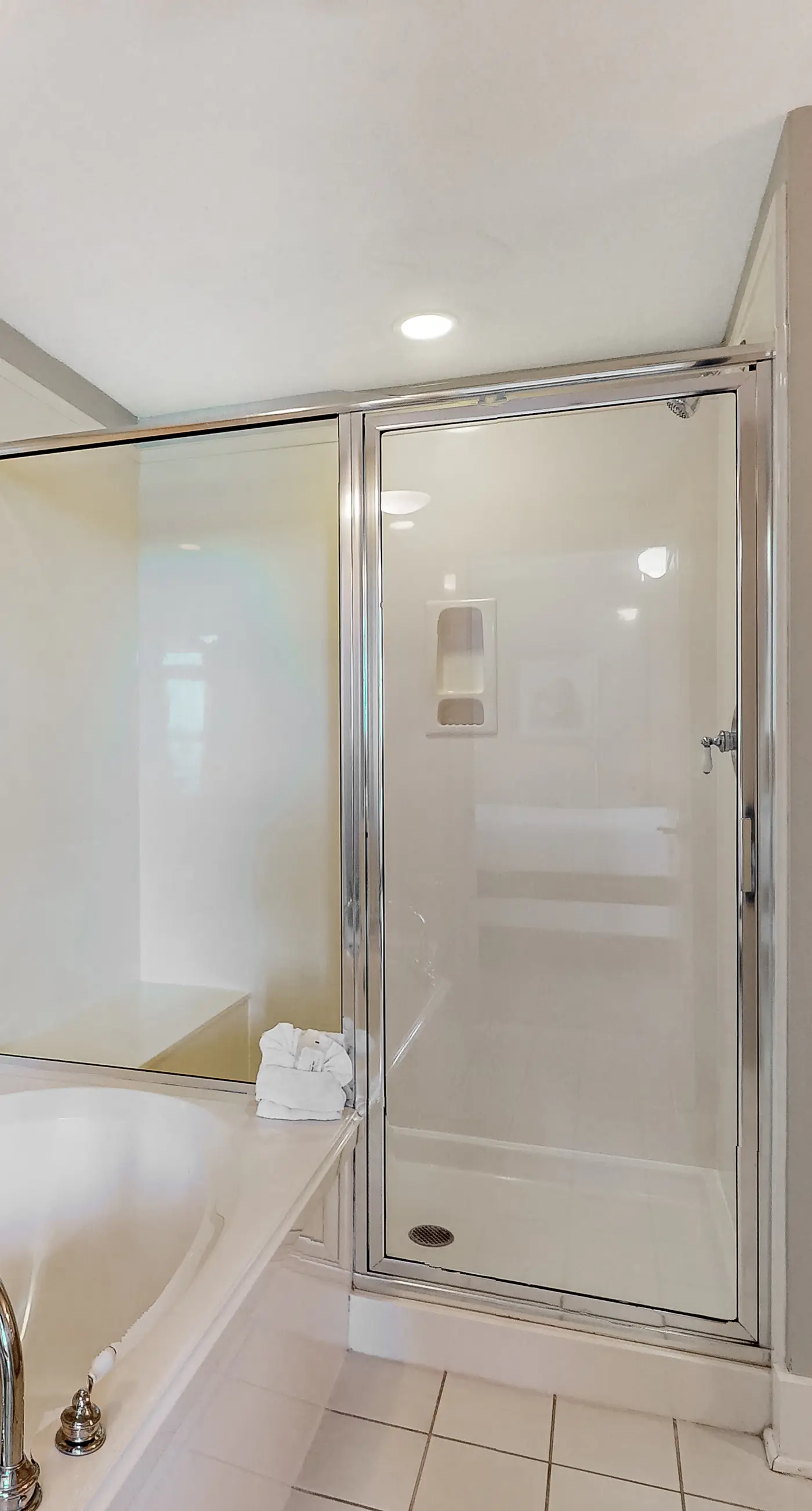 Newly renovated, 1st-floor condo with seasonal beach service & beach views