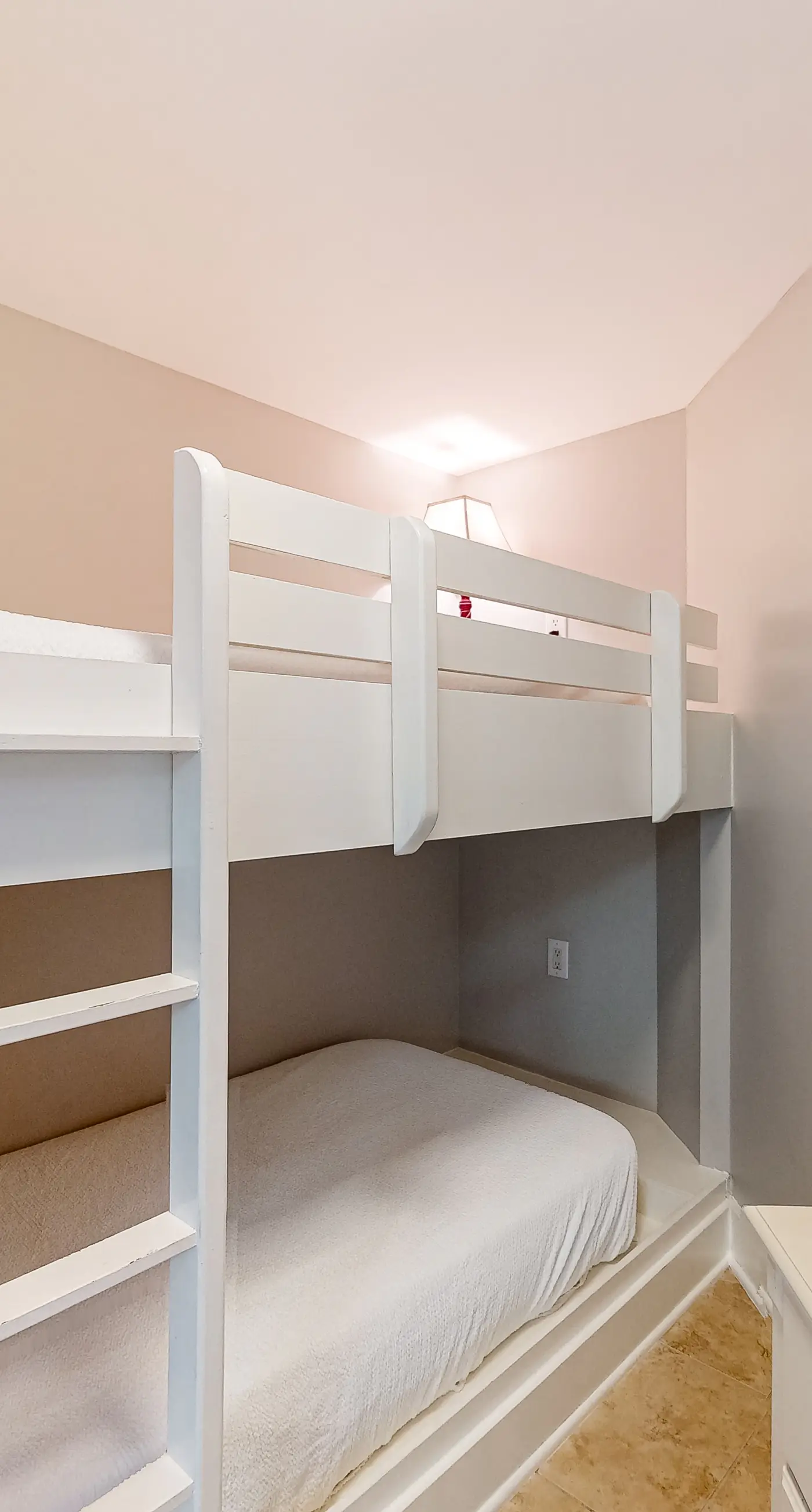 Newly renovated, 1st-floor condo with seasonal beach service & beach views