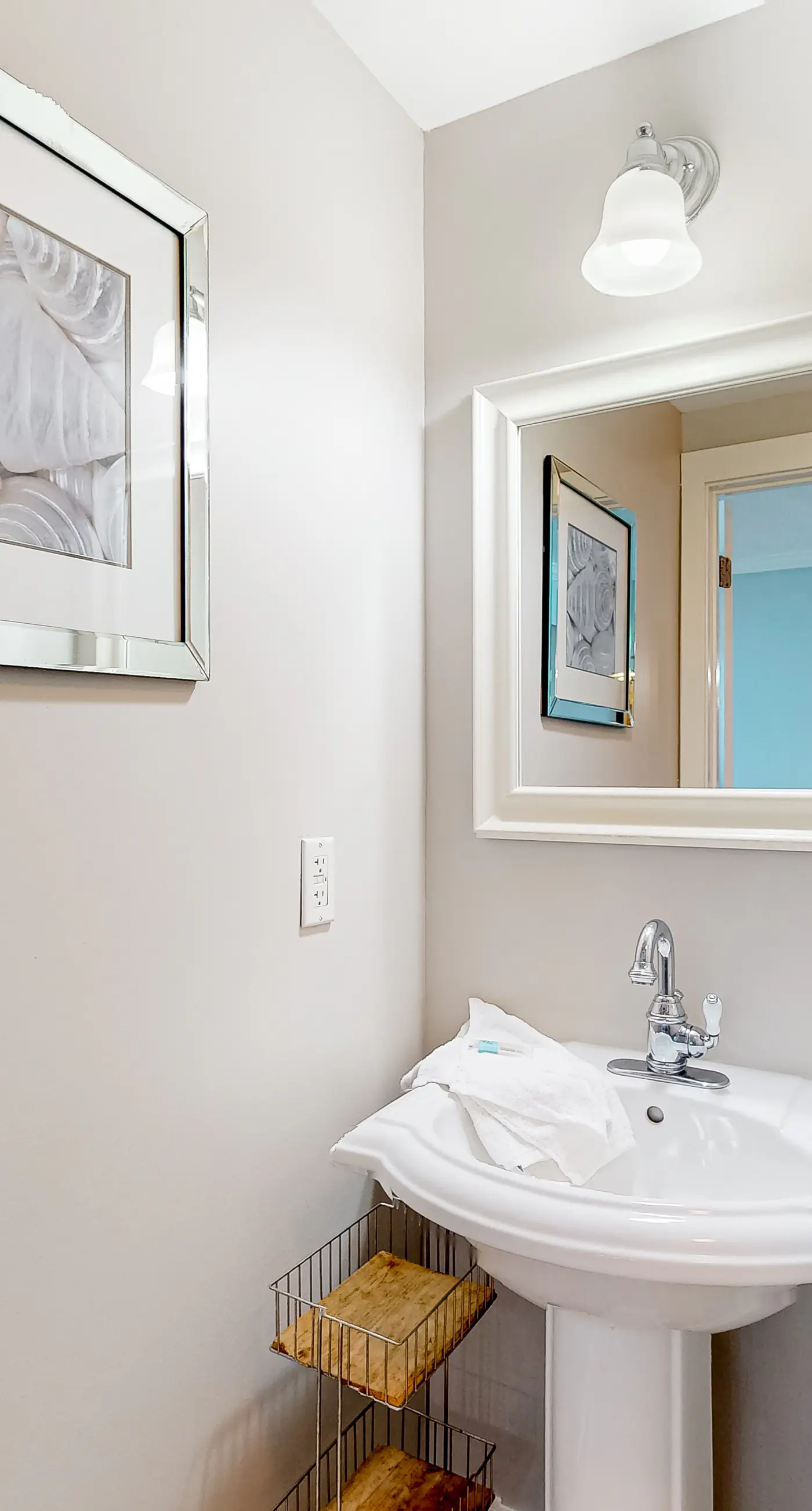 Newly renovated, 1st-floor condo with seasonal beach service & beach views