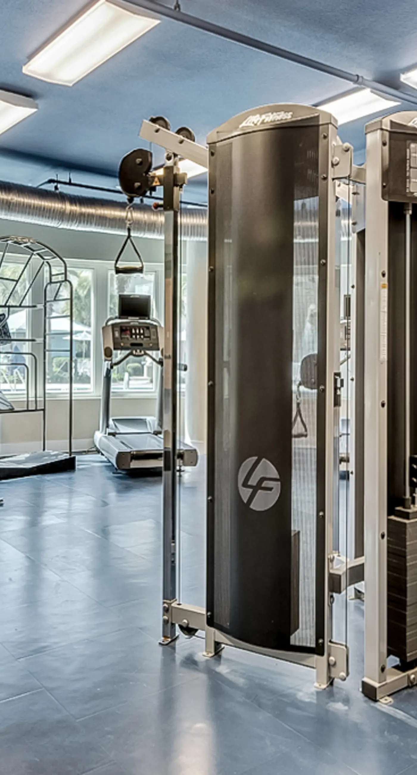 Newly renovated, 1st-floor condo with seasonal beach service & beach views