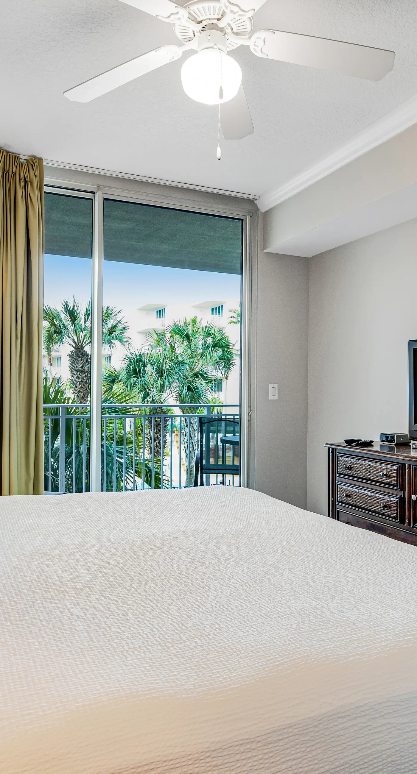 3rd Floor Condo At Waterscape 490 Feet Of Private Beach