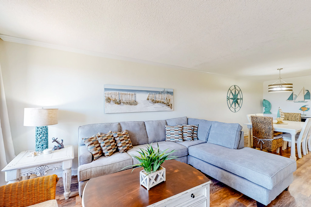 Island Echos 1F. First-floor condo with pool, ocean view, & central AC