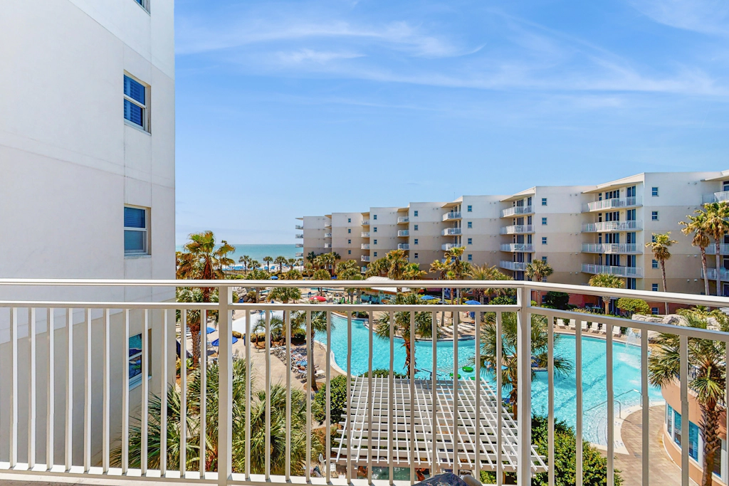 Beautiful, Spacious Condo At Waterscape Children's Playground, 2 Hot Tubs